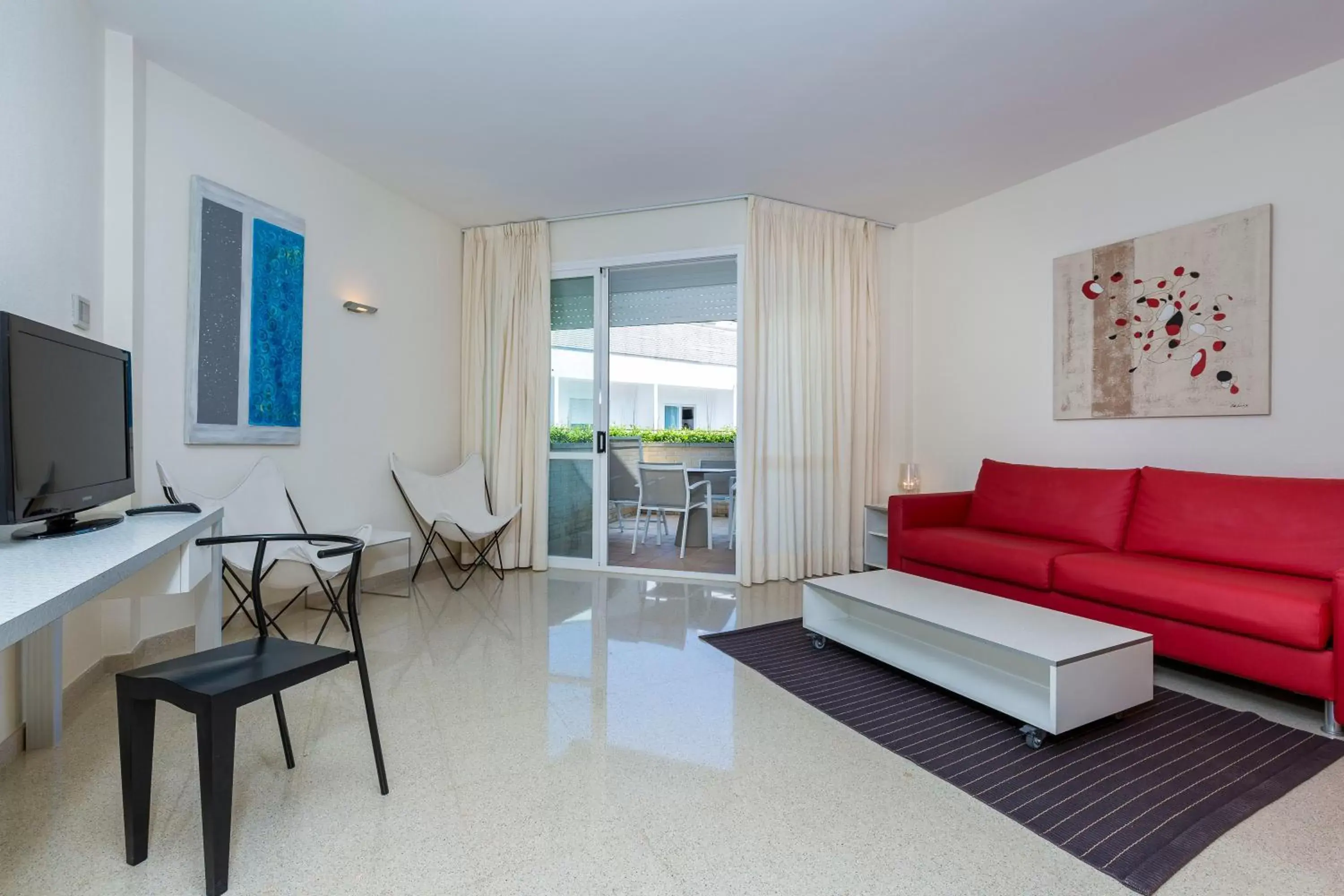 Bed, Seating Area in Gran Hotel Reymar