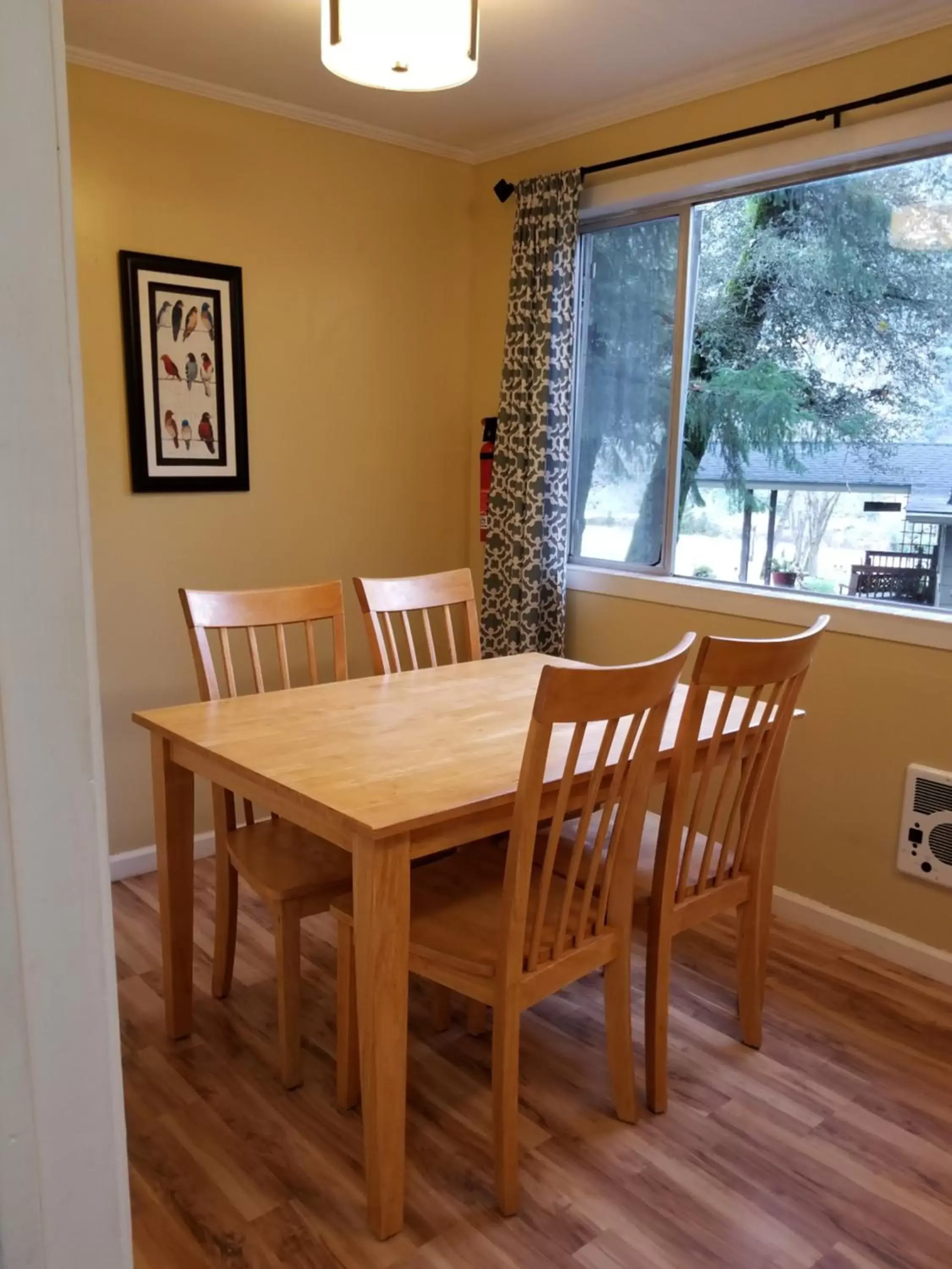 Dining Area in China Creek Cottages