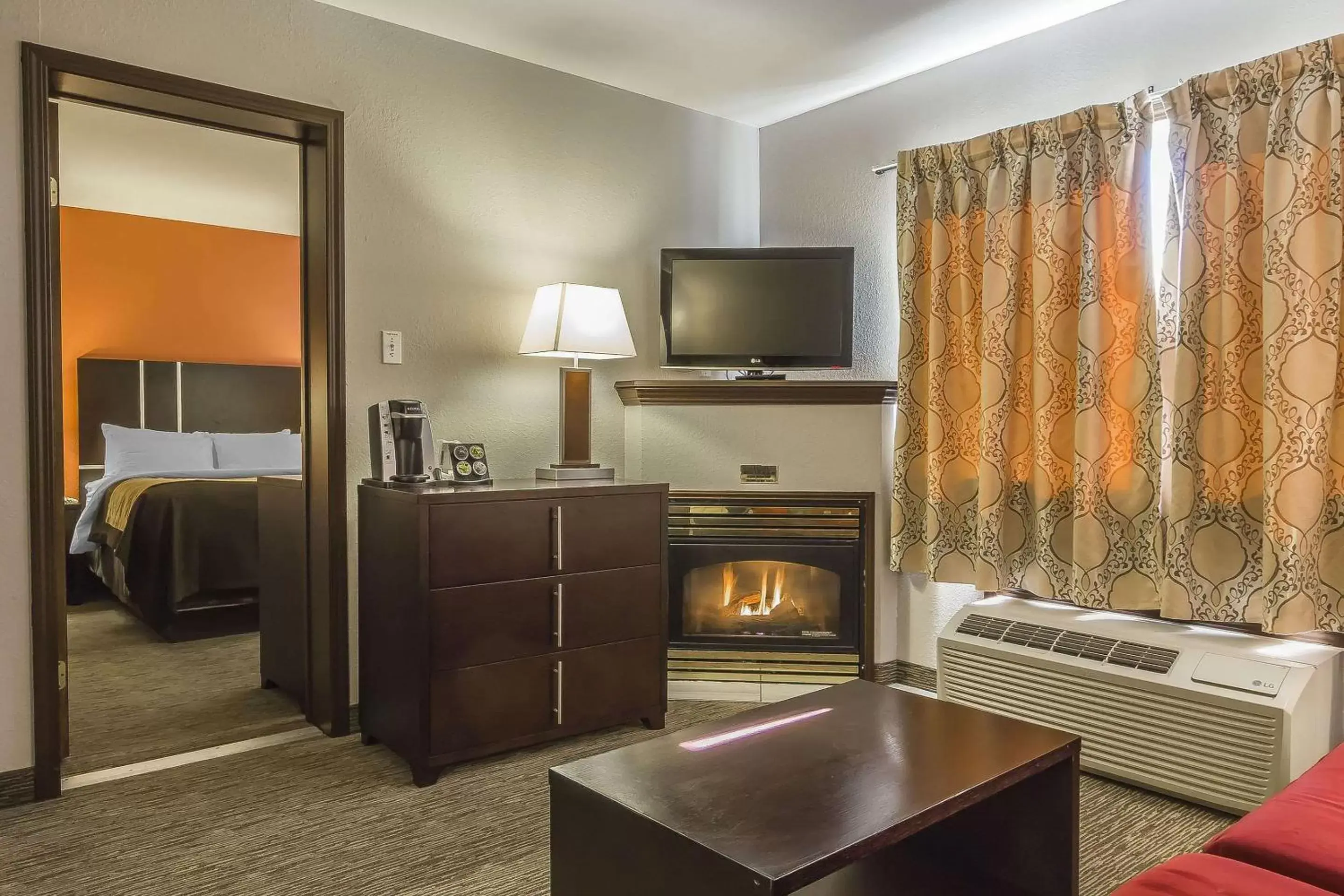 Photo of the whole room, TV/Entertainment Center in Comfort Inn & Suites Yorkton