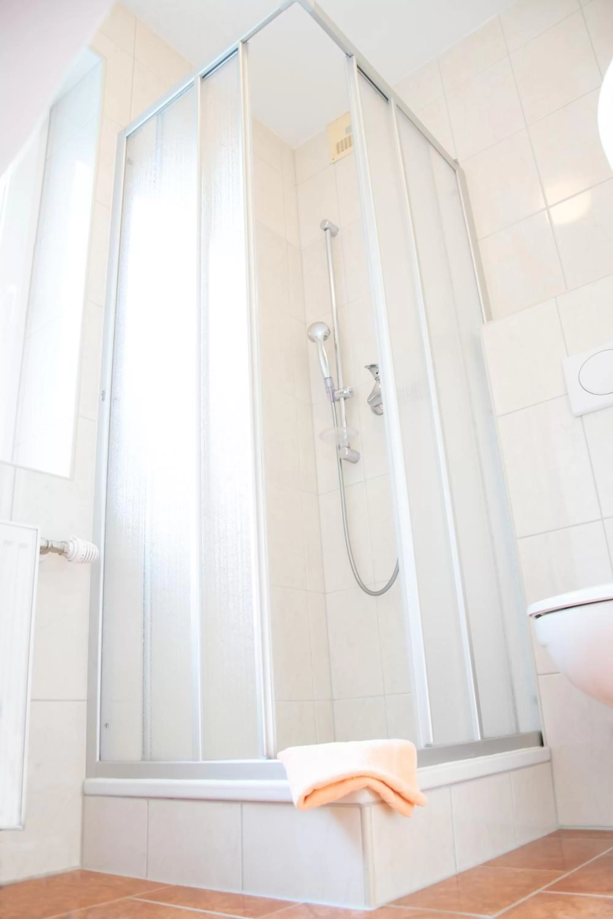 Shower in Strandhotel Burgstaller