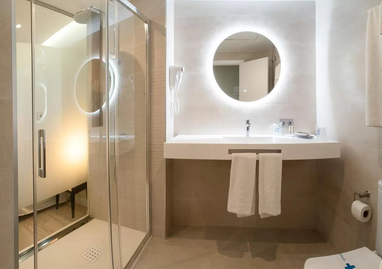 Shower in Hotel Pasarela