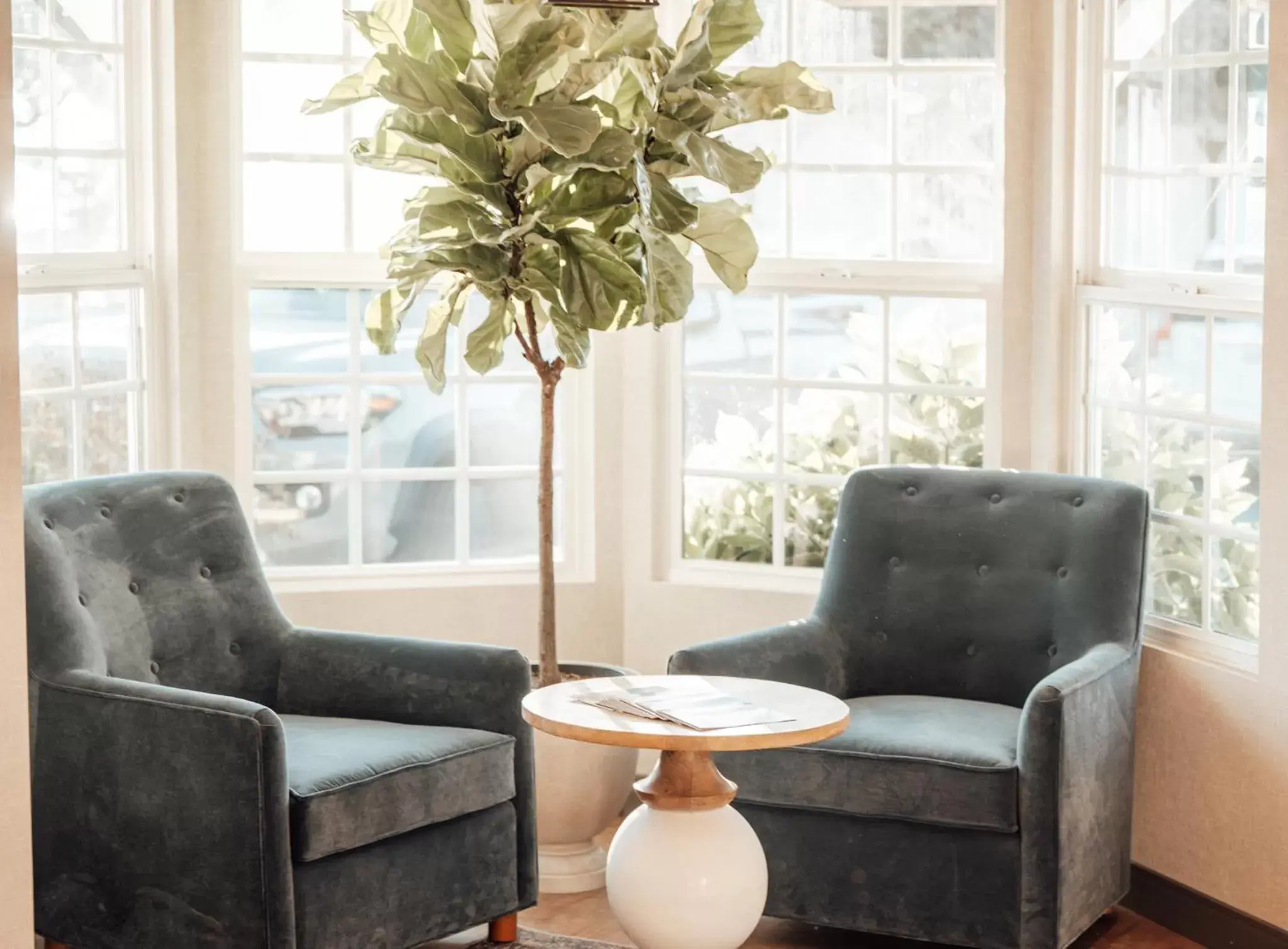 Lobby or reception, Seating Area in Fireside Inn on Moonstone Beach