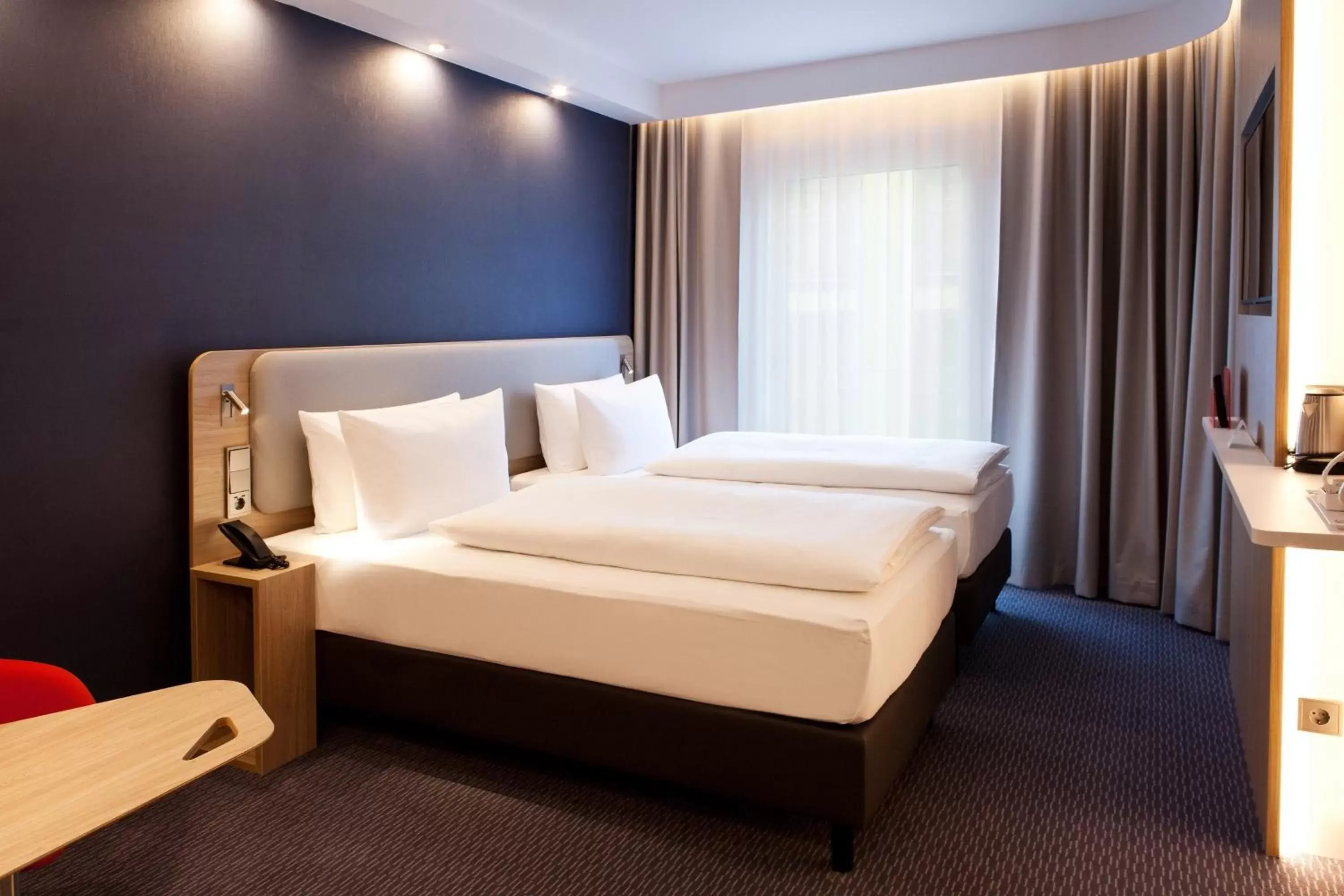 Photo of the whole room, Bed in Holiday Inn Express Munich - Olympiapark, an IHG Hotel