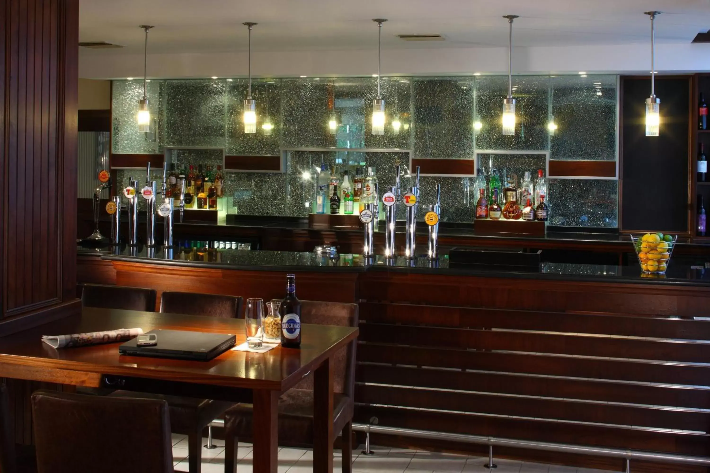 Lounge or bar, Restaurant/Places to Eat in Delta Hotels by Marriott Edinburgh