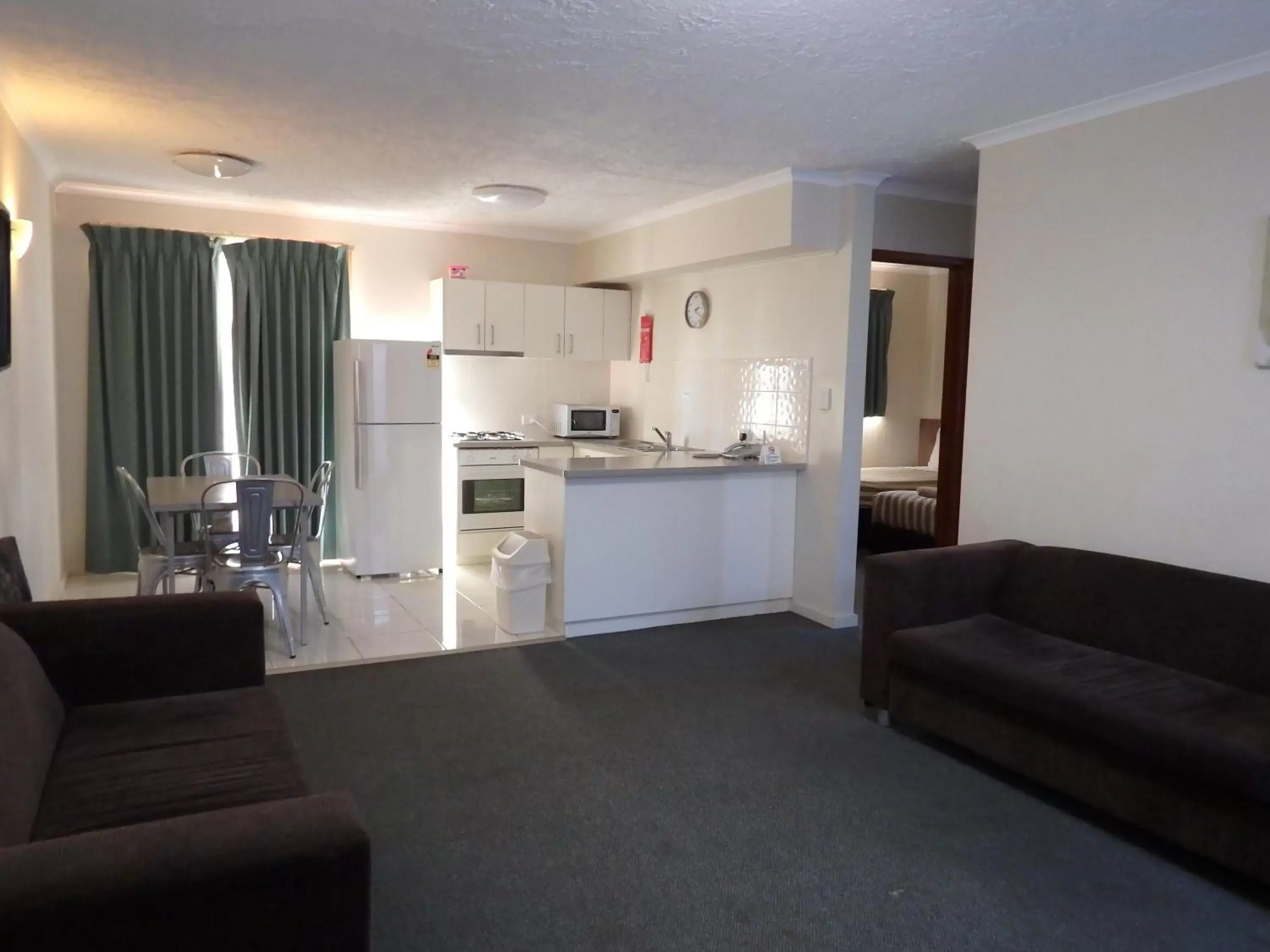 Kitchen or kitchenette, Kitchen/Kitchenette in Werribee Motel and Apartments