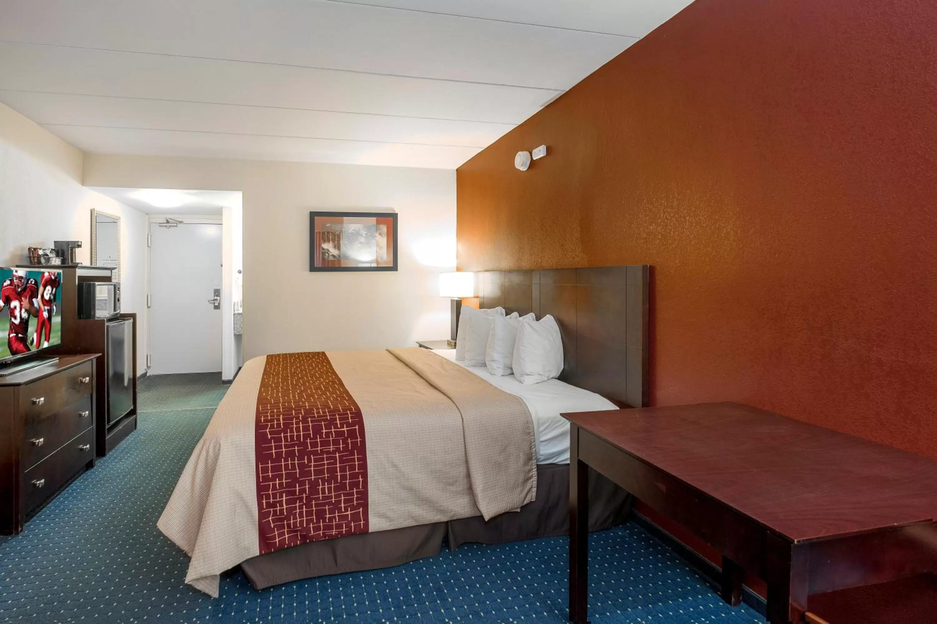 Bedroom, Bed in Red Roof Inn Annapolis