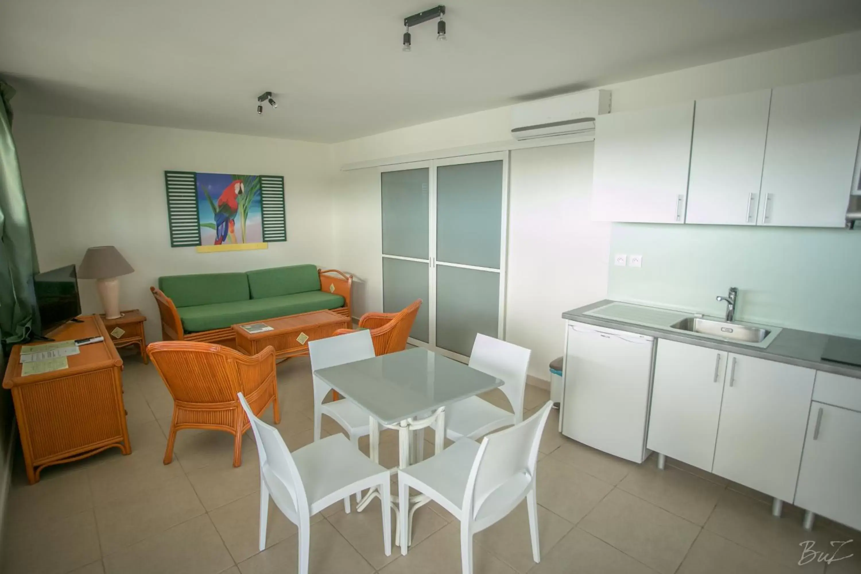 Kitchen or kitchenette, Dining Area in Hotel Village Soleil