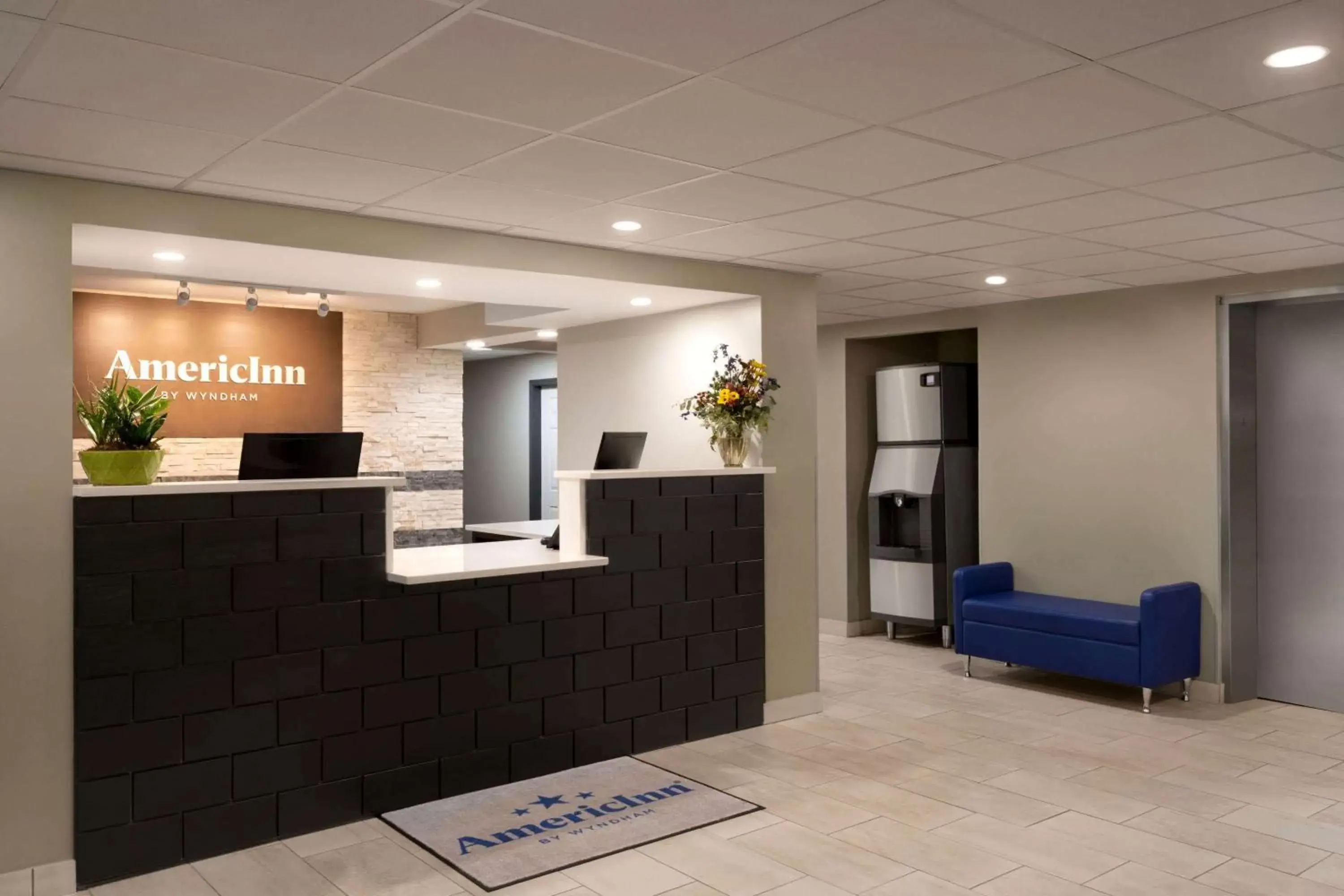 Lobby or reception, Lobby/Reception in AmericInn by Wyndham Dodgeville