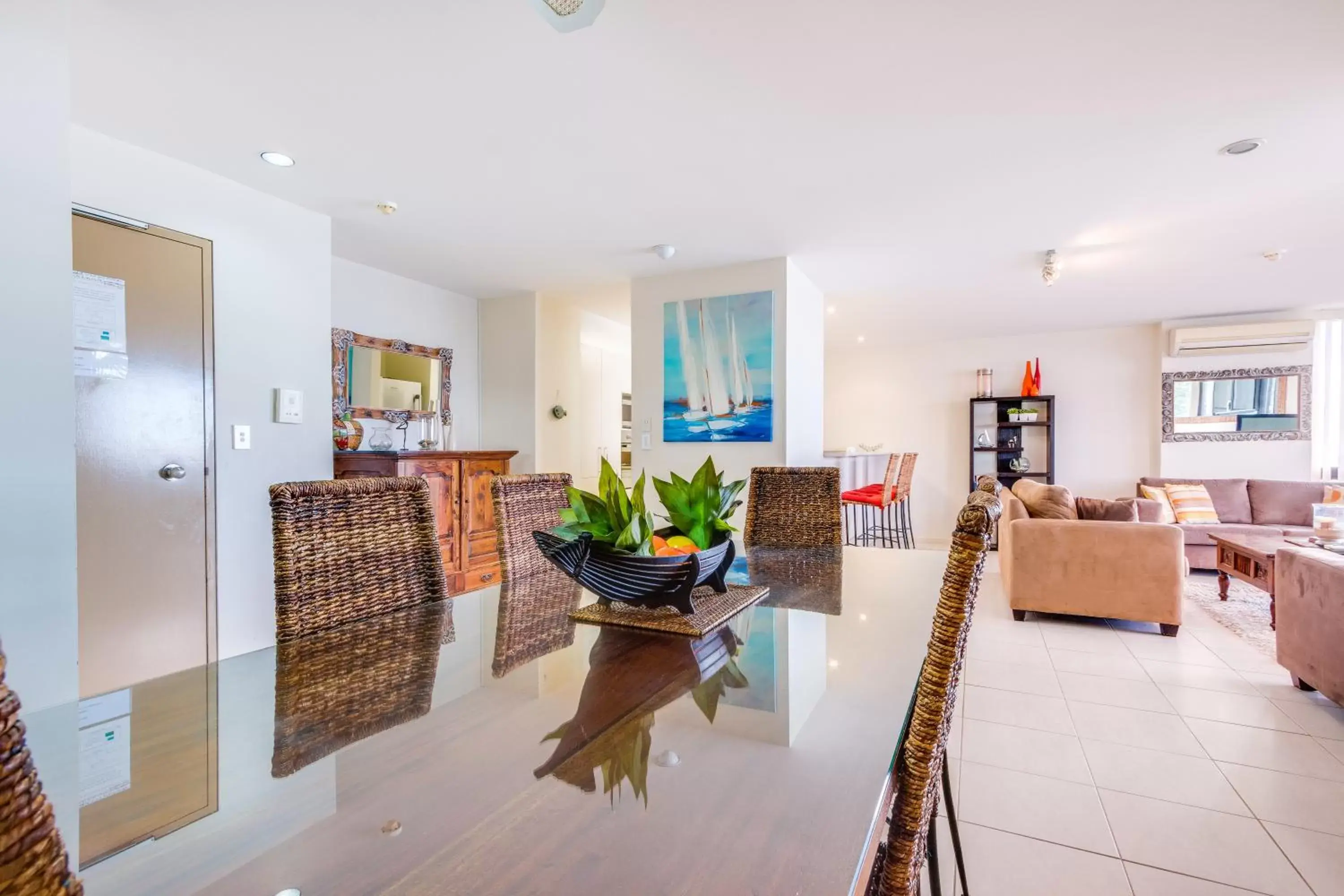 Living room, Dining Area in Pacific Towers Beach Resort