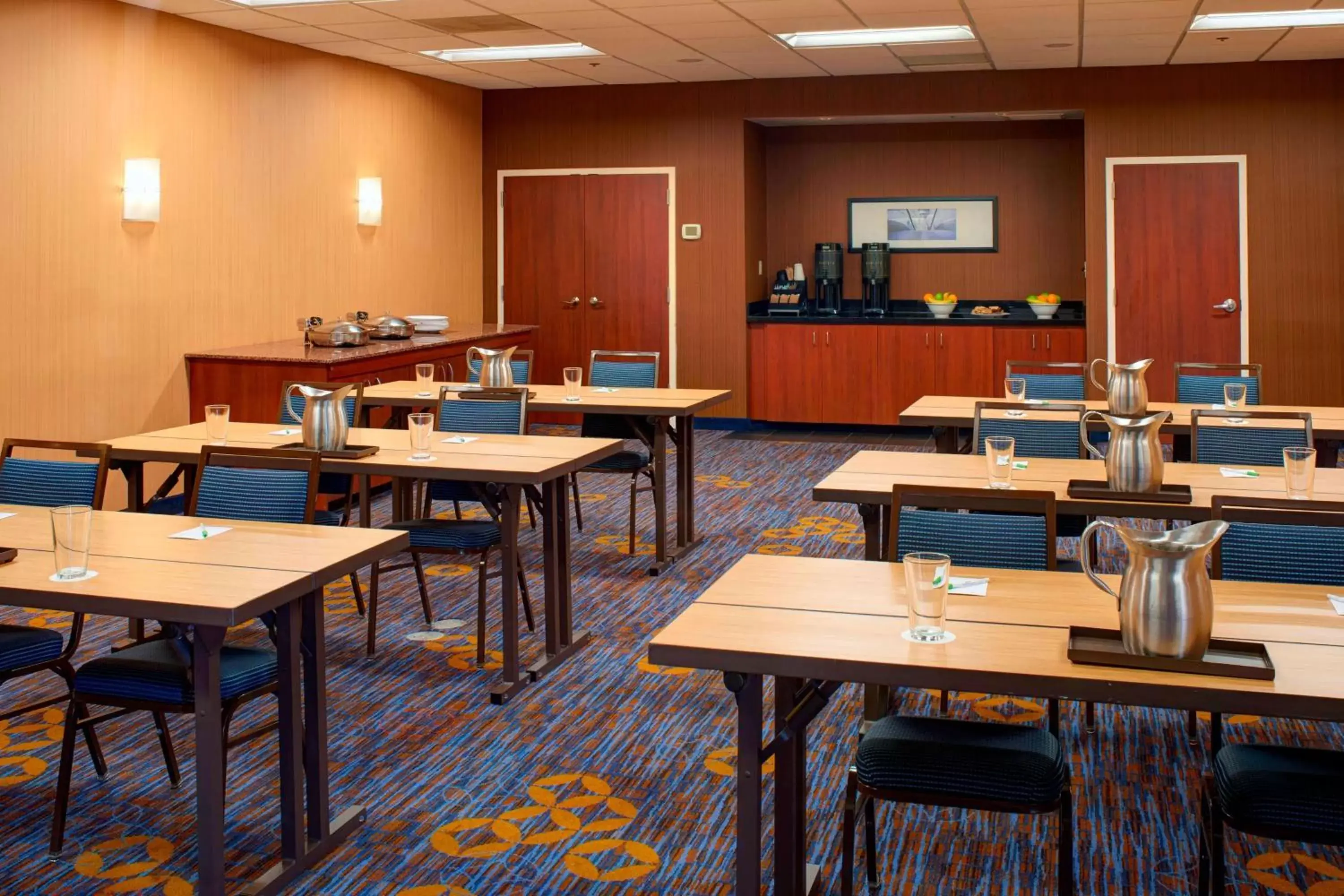 Meeting/conference room, Restaurant/Places to Eat in Sonesta Select Detroit Auburn Hills
