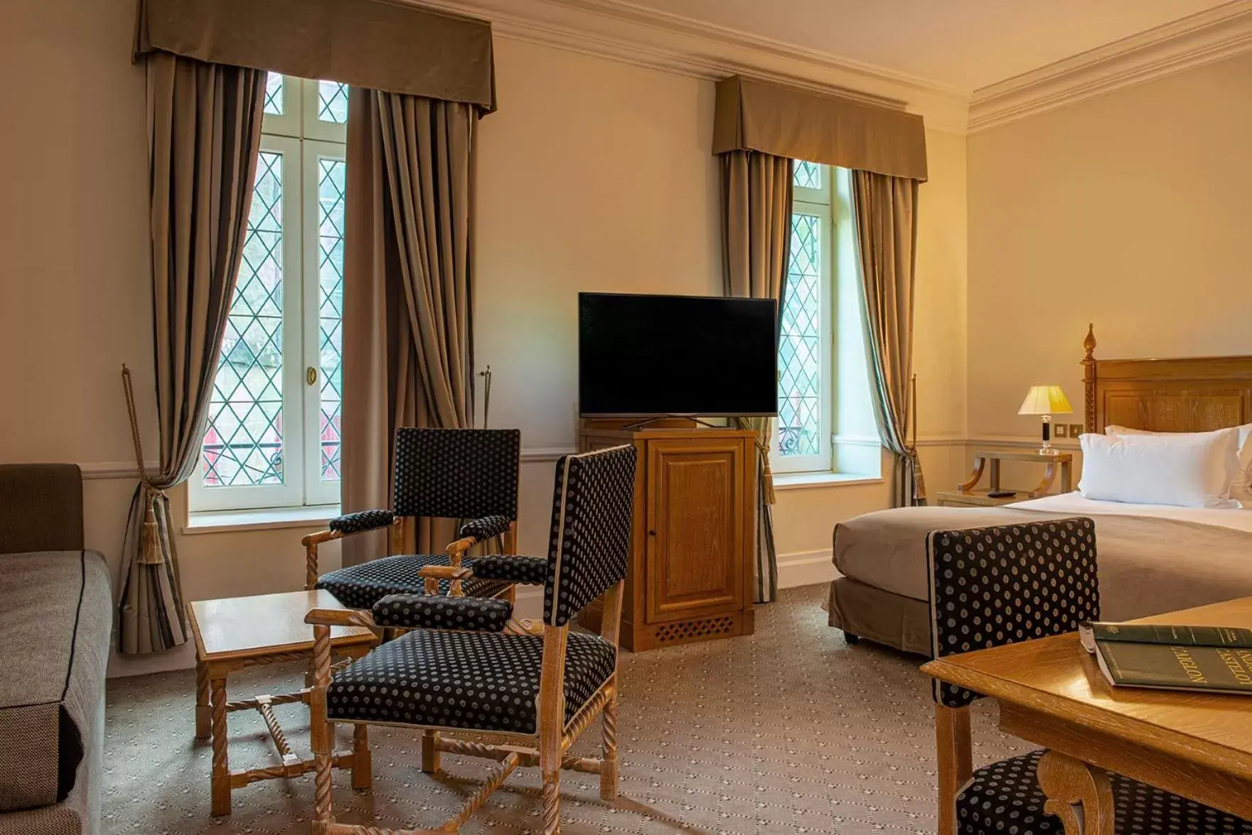 Photo of the whole room, TV/Entertainment Center in Hotel de la Cité & Spa MGallery