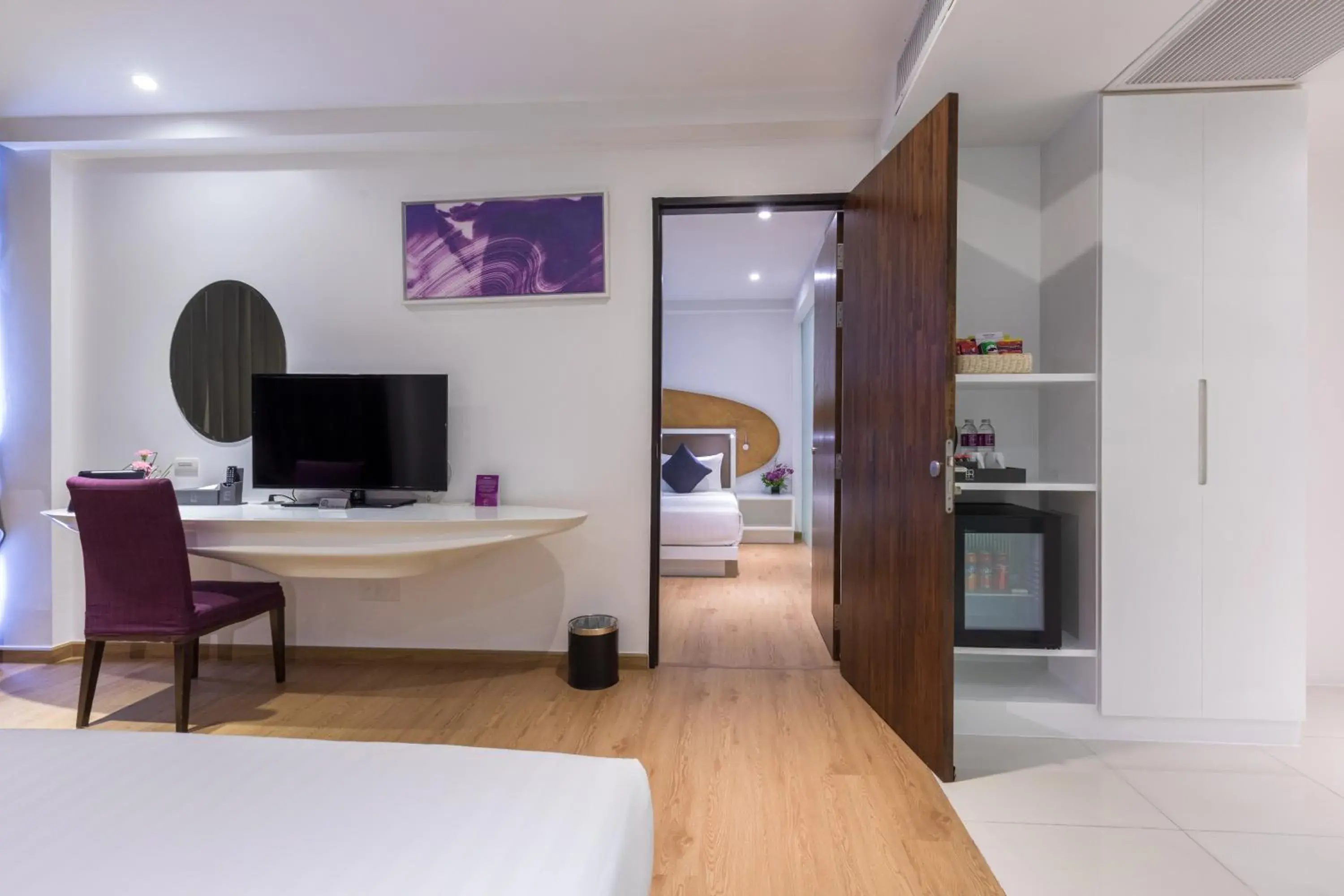 Bedroom, TV/Entertainment Center in Hotel Icon Bangkok Sukhumvit 2