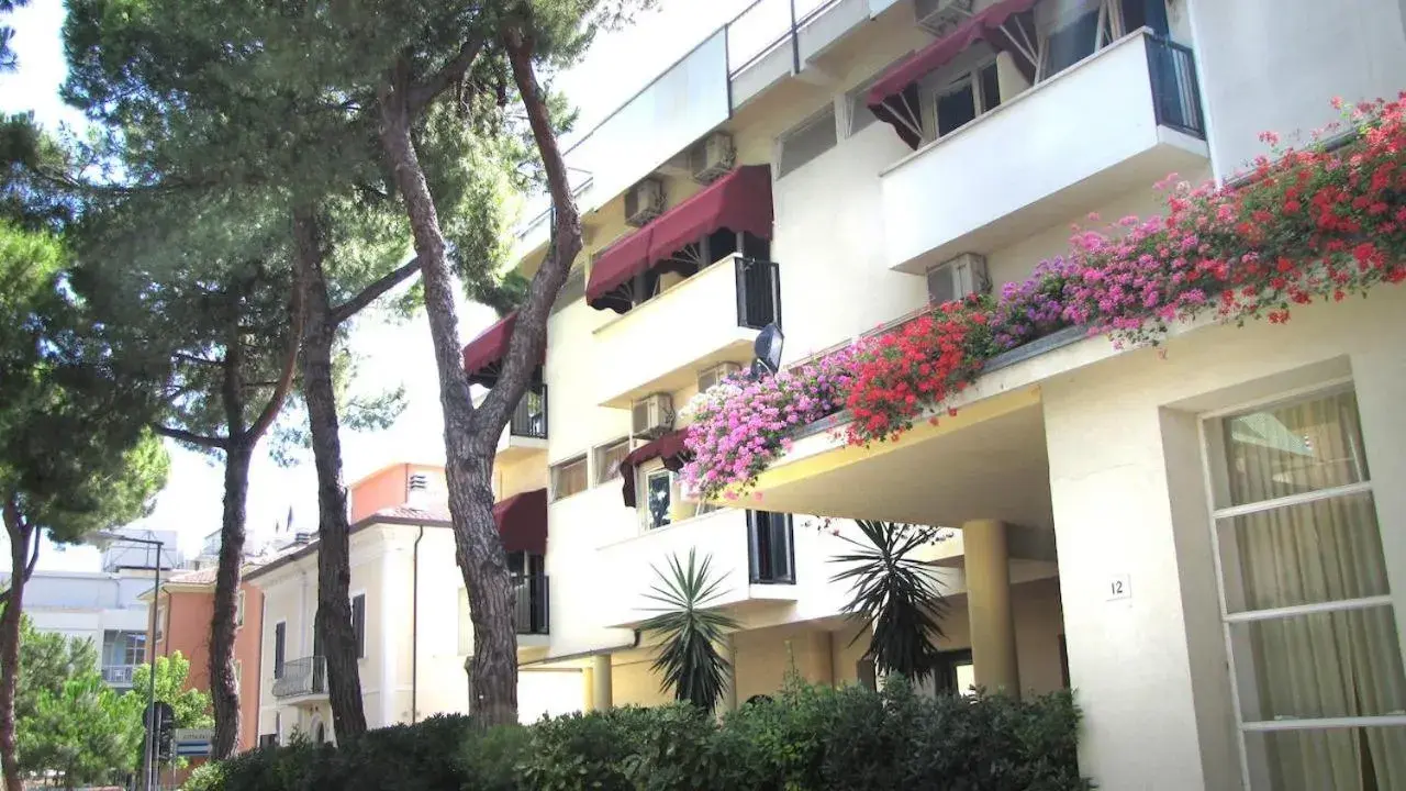 Facade/entrance, Property Building in Hotel New Primula