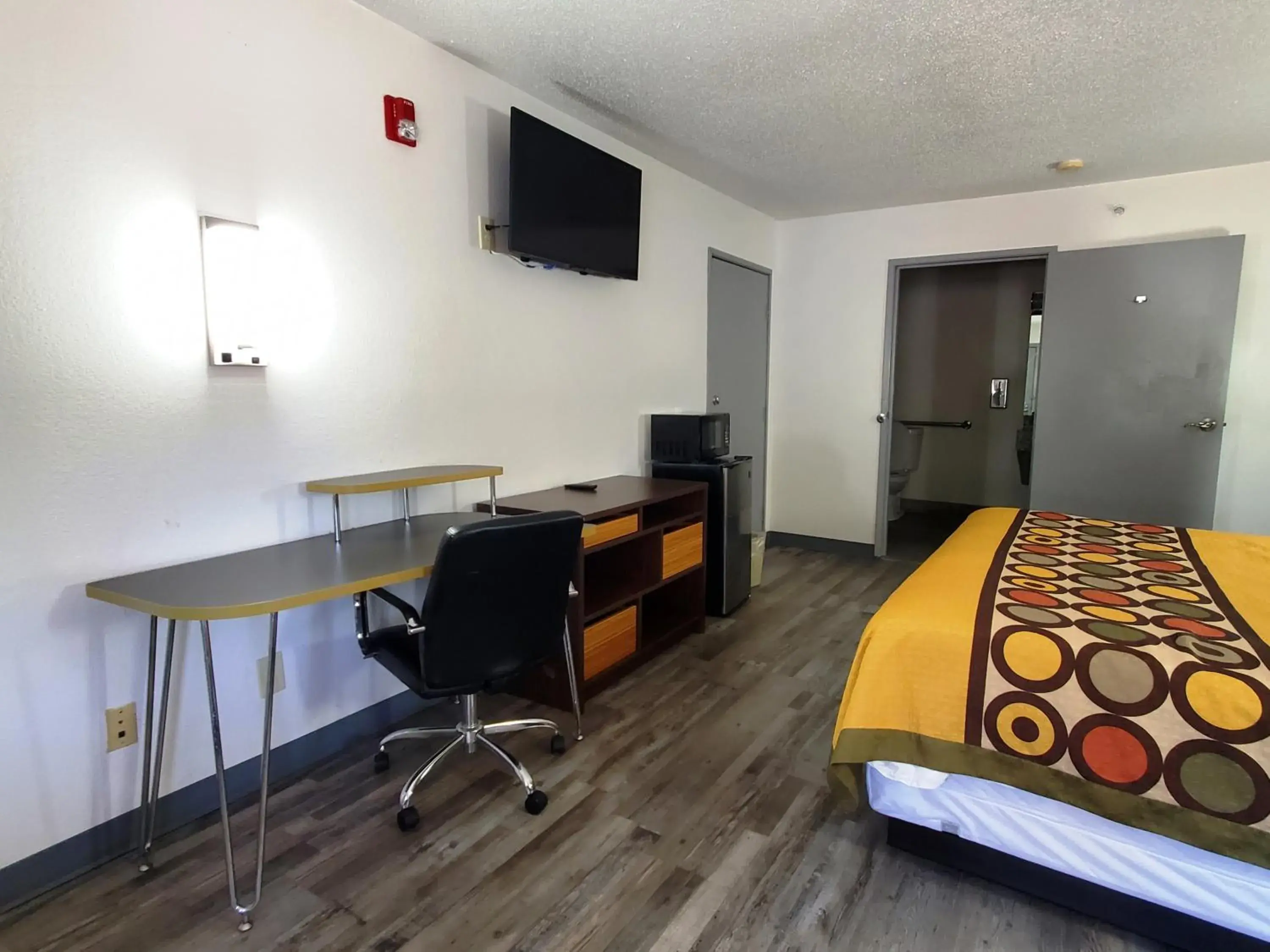 TV and multimedia, Bed in Highland Inn TV and multimedia, Bed in Highland Inn