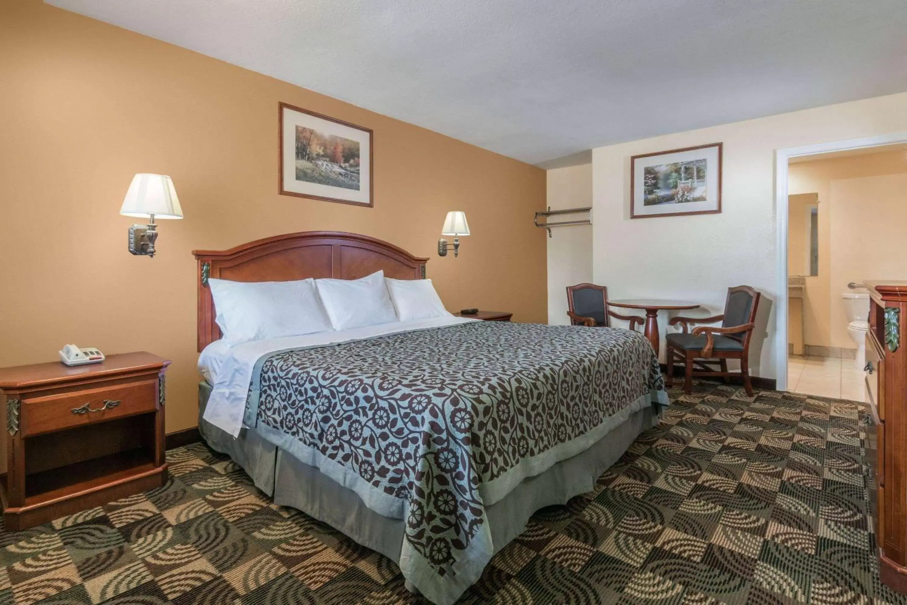 Photo of the whole room, Bed in Days Inn by Wyndham Temple