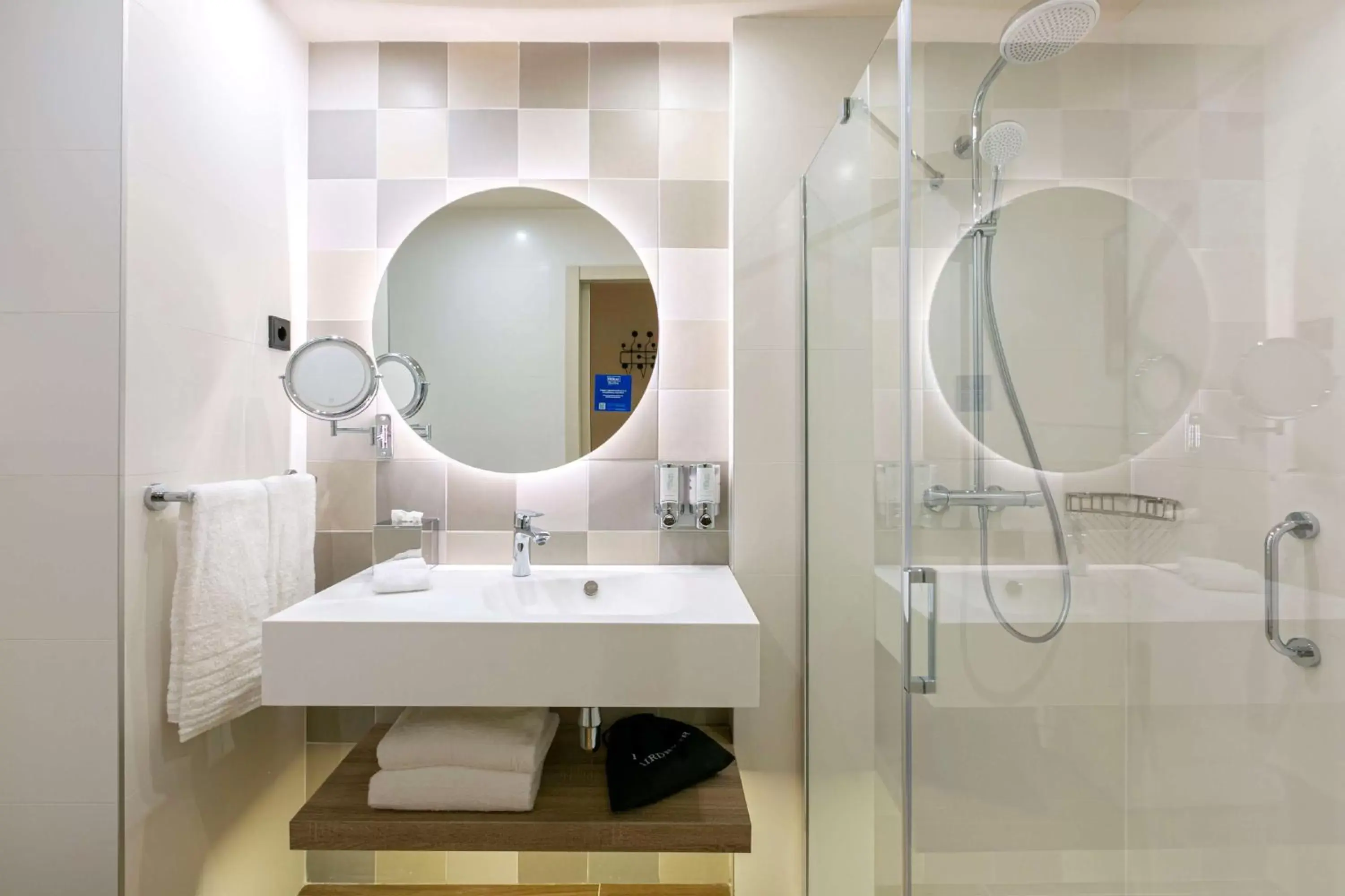 Bathroom in Hampton By Hilton Alcobendas Madrid