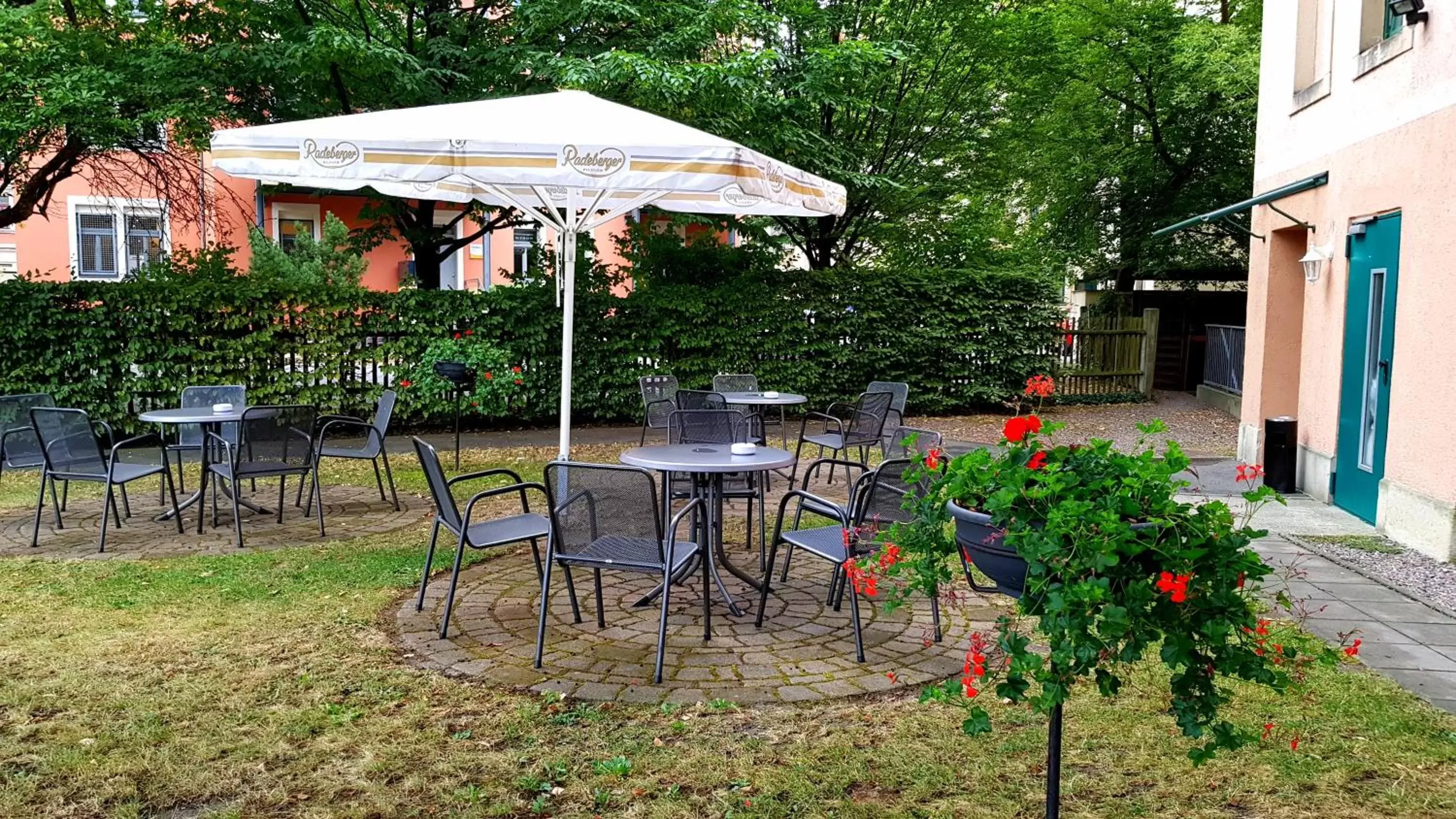 Garden, Restaurant/Places to Eat in Hotel Amadeus