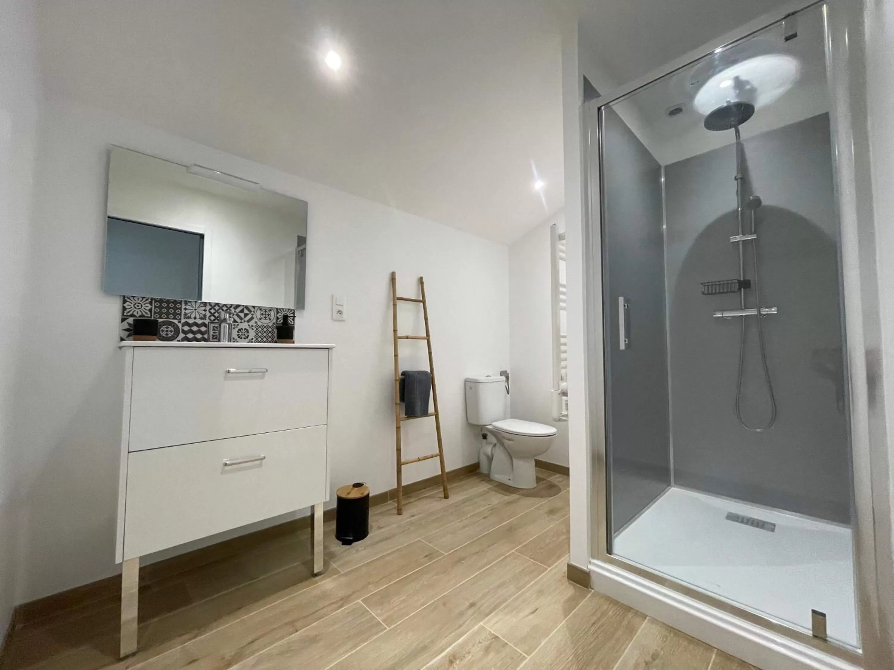 Shower, Bathroom in L'échappée flamande