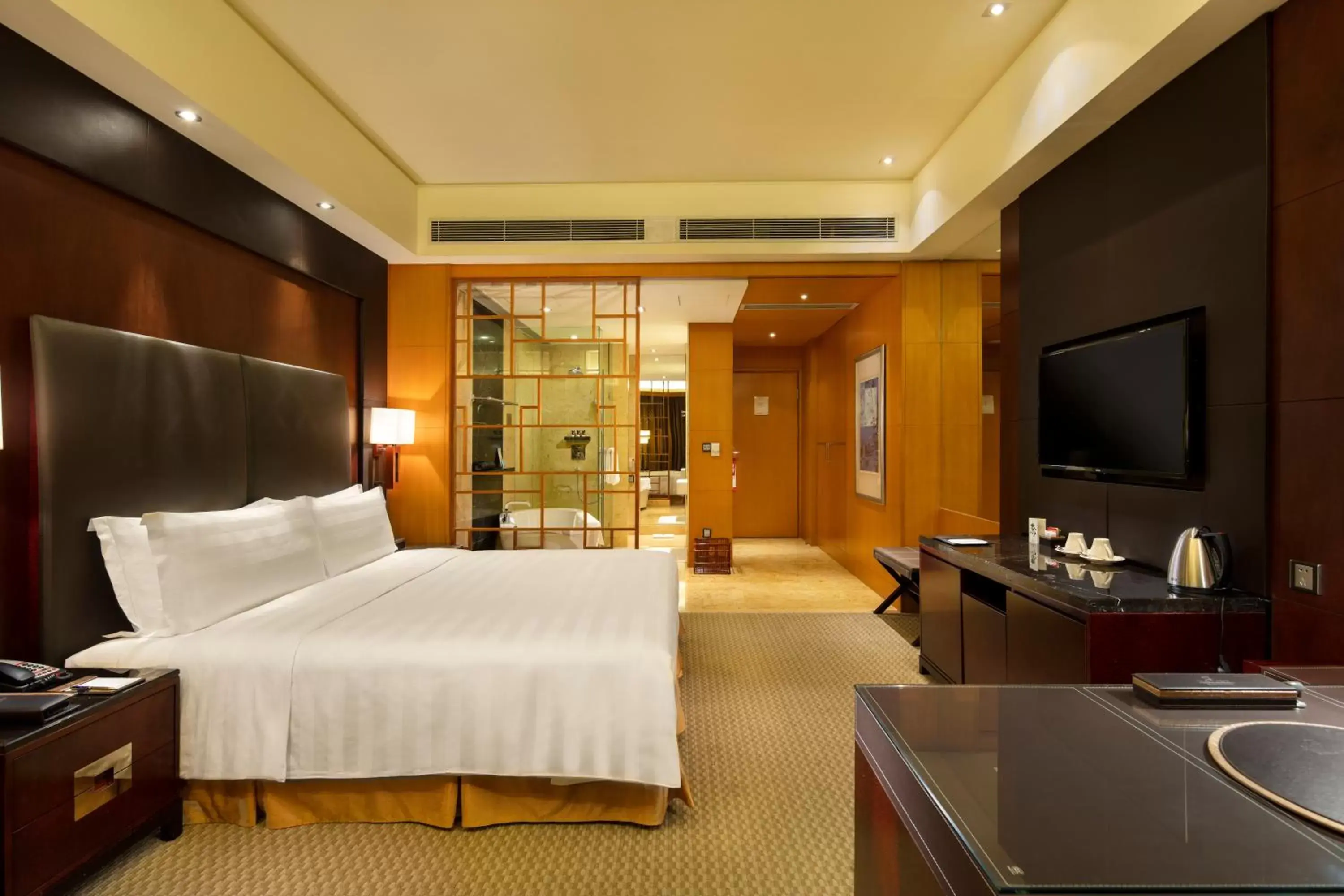 Bedroom, Bed in Glenview ITC Plaza Chongqing