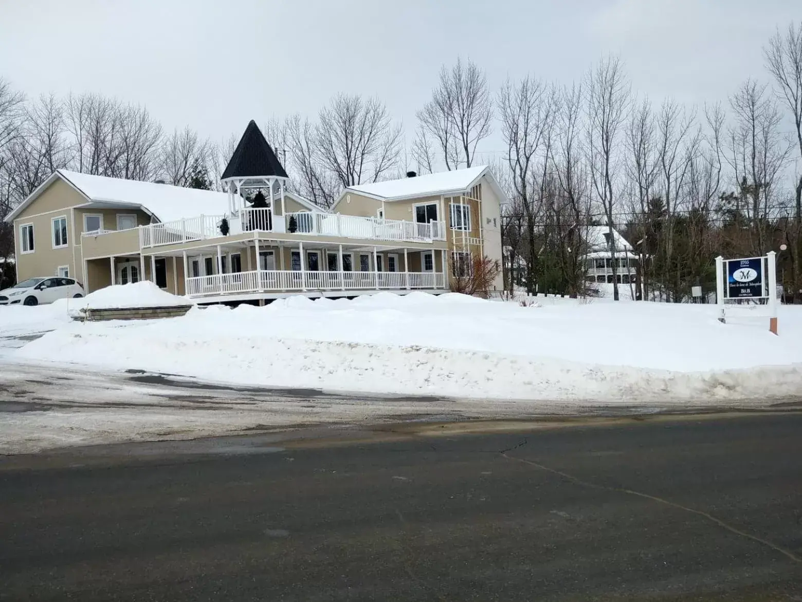 Property Building in Dans Les Bras de Memphré