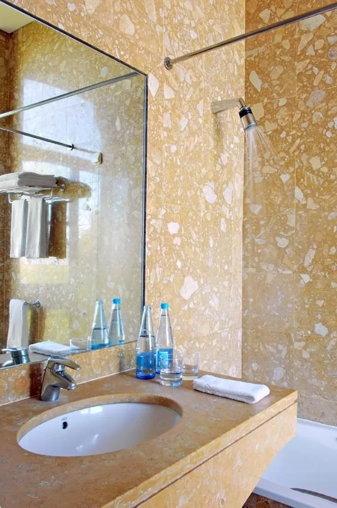 Bathroom in Hotel do Elevador