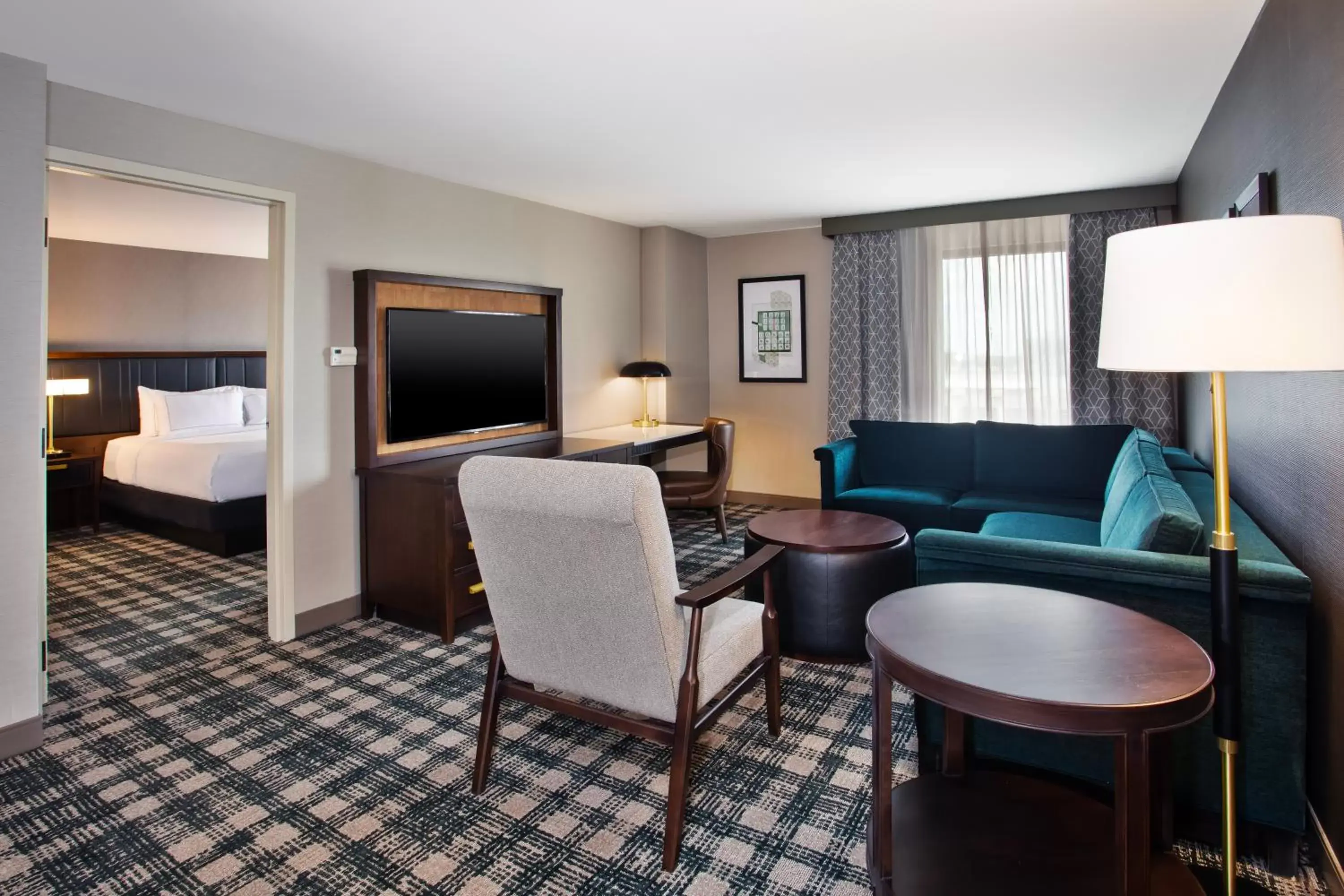 Bed, Seating Area in DoubleTree by Hilton Lansing