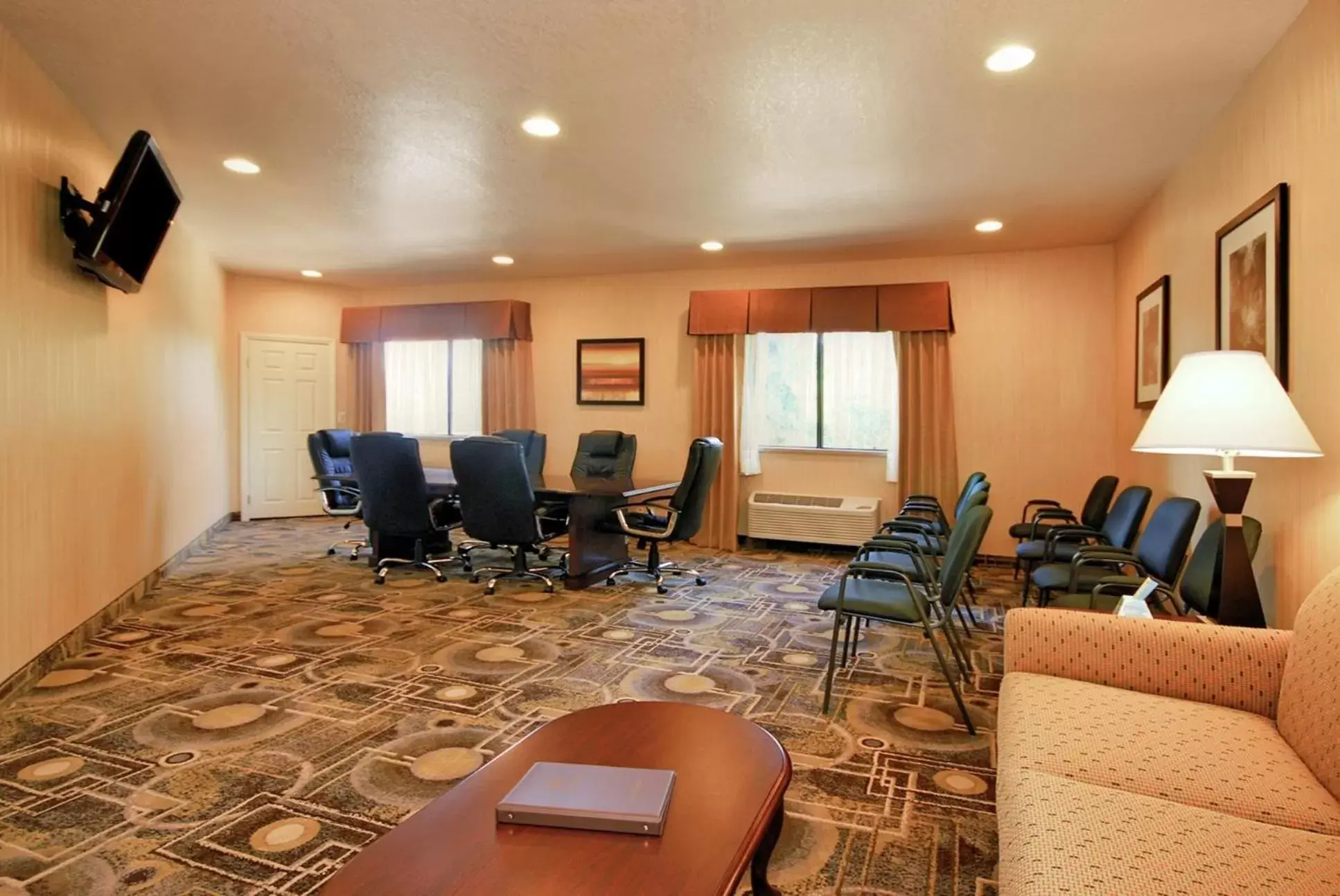 Area and facilities in Best Western San Dimas Hotel & Suites