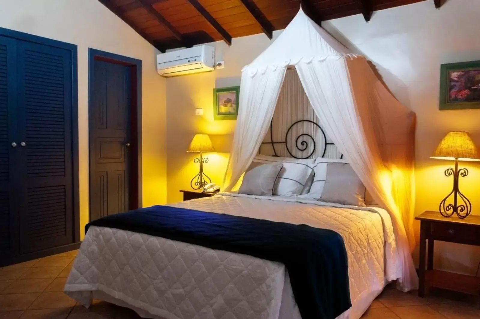 Bed in Aguabúzios Hotel