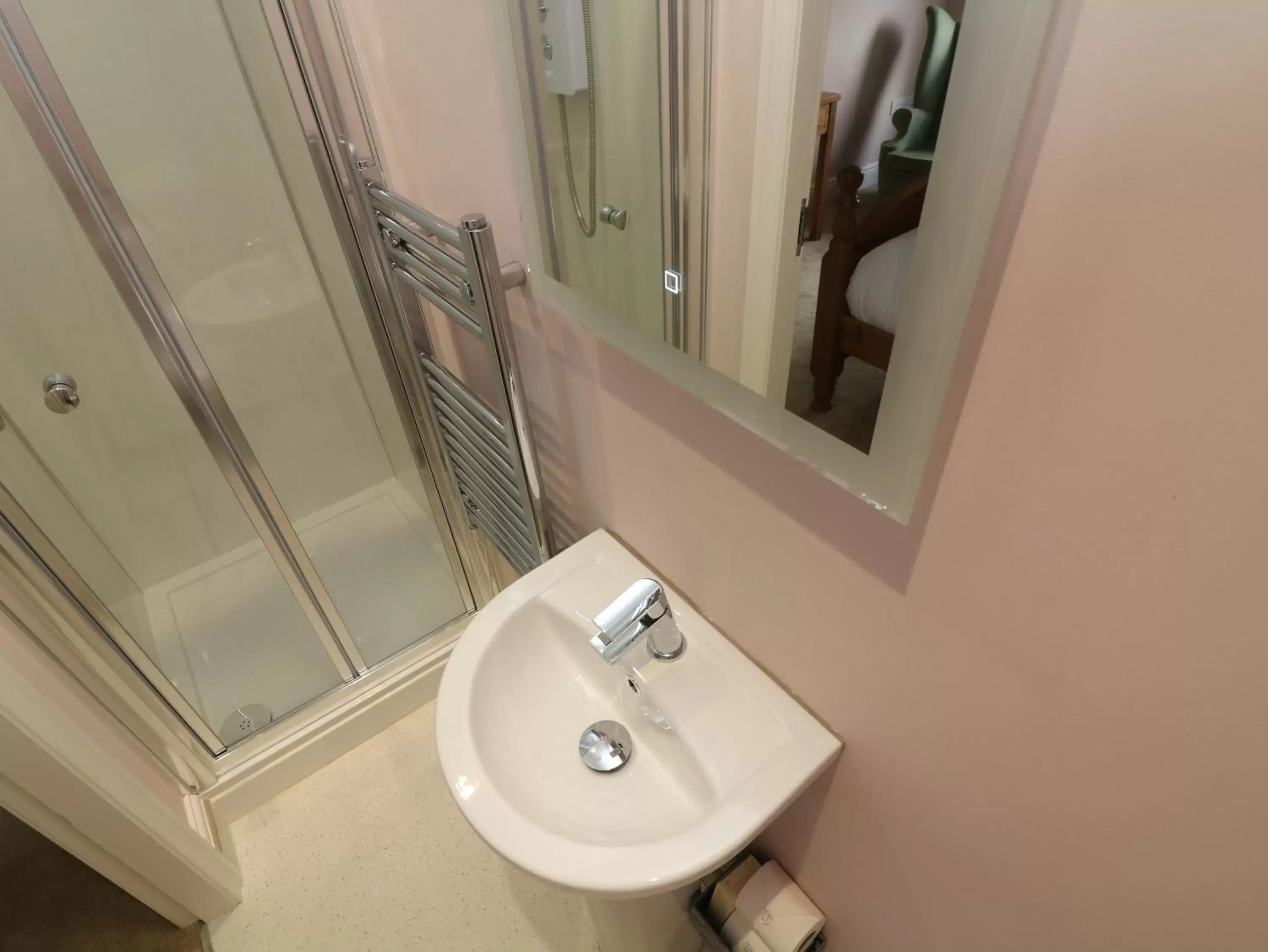 Bathroom in Inglenook Guest House