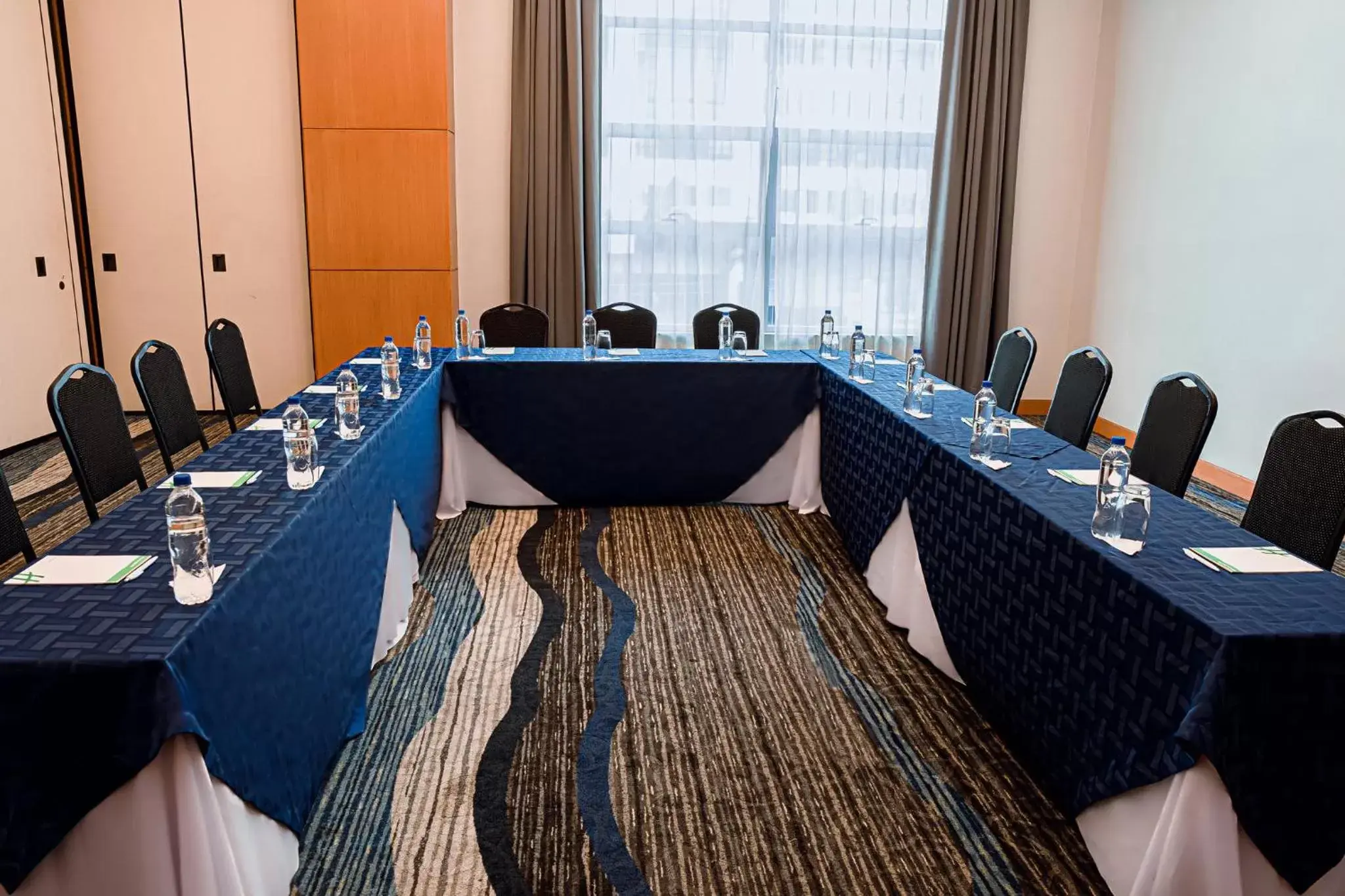 Meeting/conference room in Holiday Inn Guayaquil Airport, an IHG Hotel