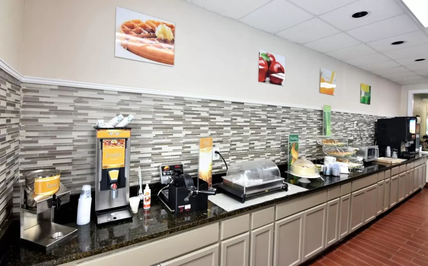 Buffet breakfast, Restaurant/Places to Eat in Rodeway Inn Harbison Area
