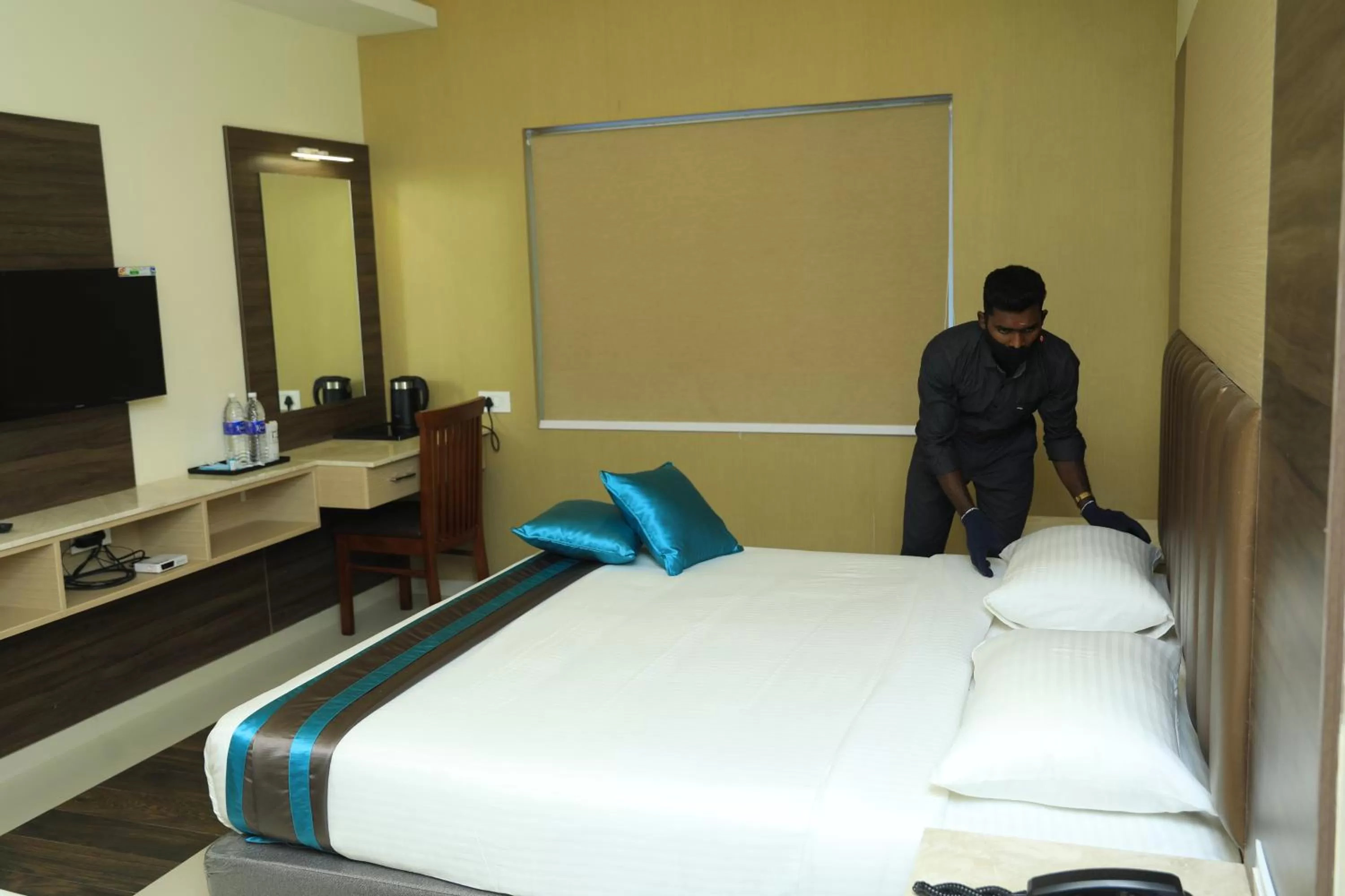 Staff, Bed in Laya Regency