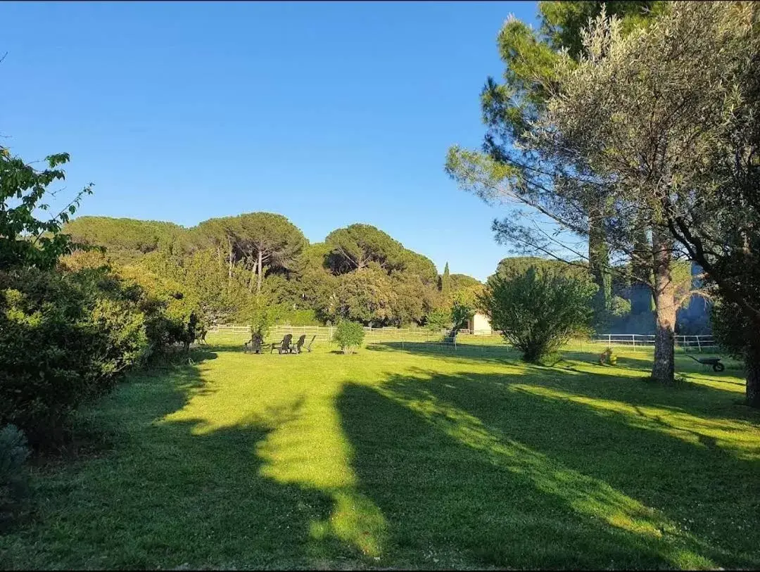 Garden in Aux berges du pont du gard