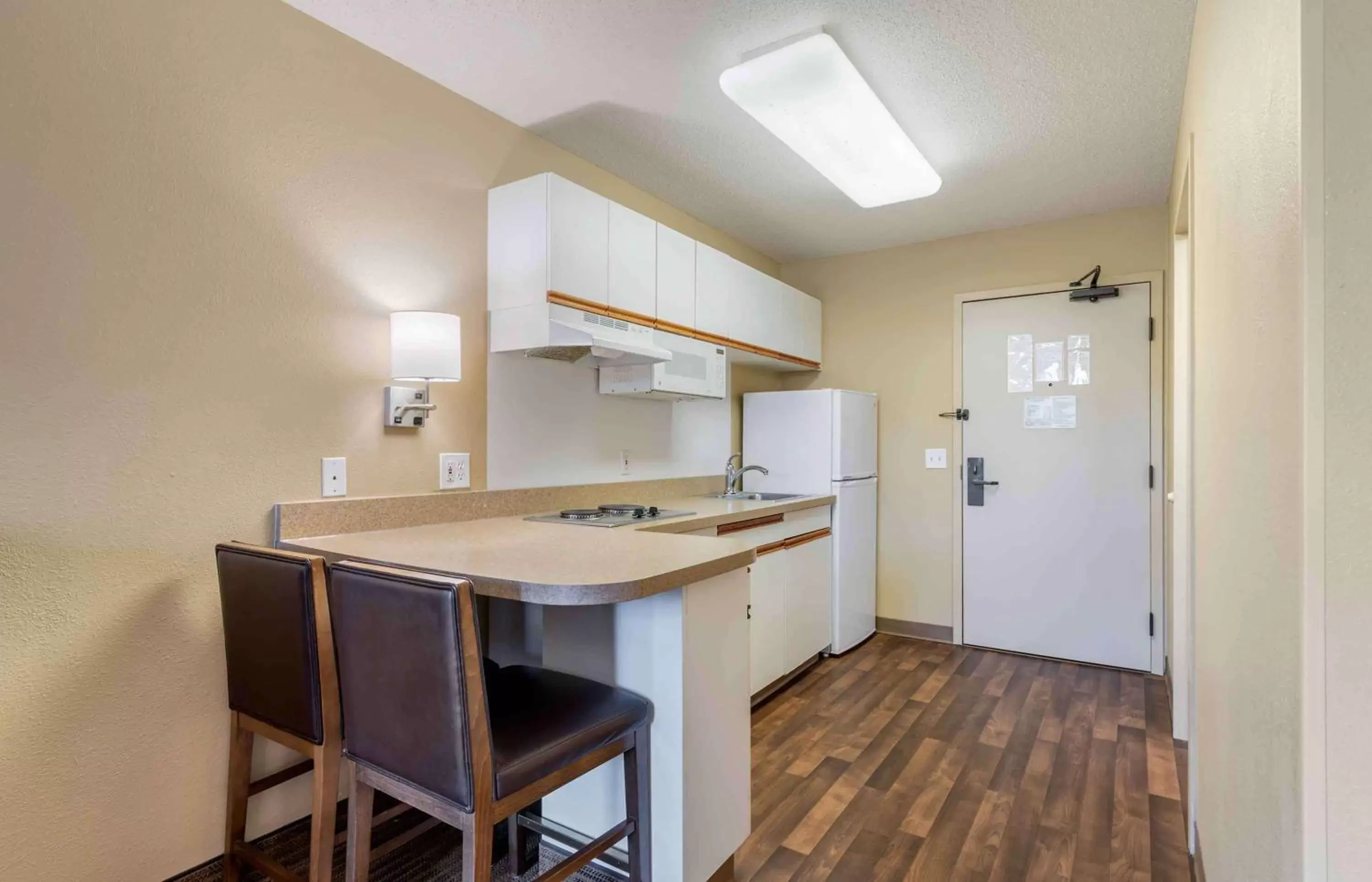 Bedroom, Kitchen/Kitchenette in Extended Stay America Suites - Minneapolis - Eden Prairie - Technology Drive