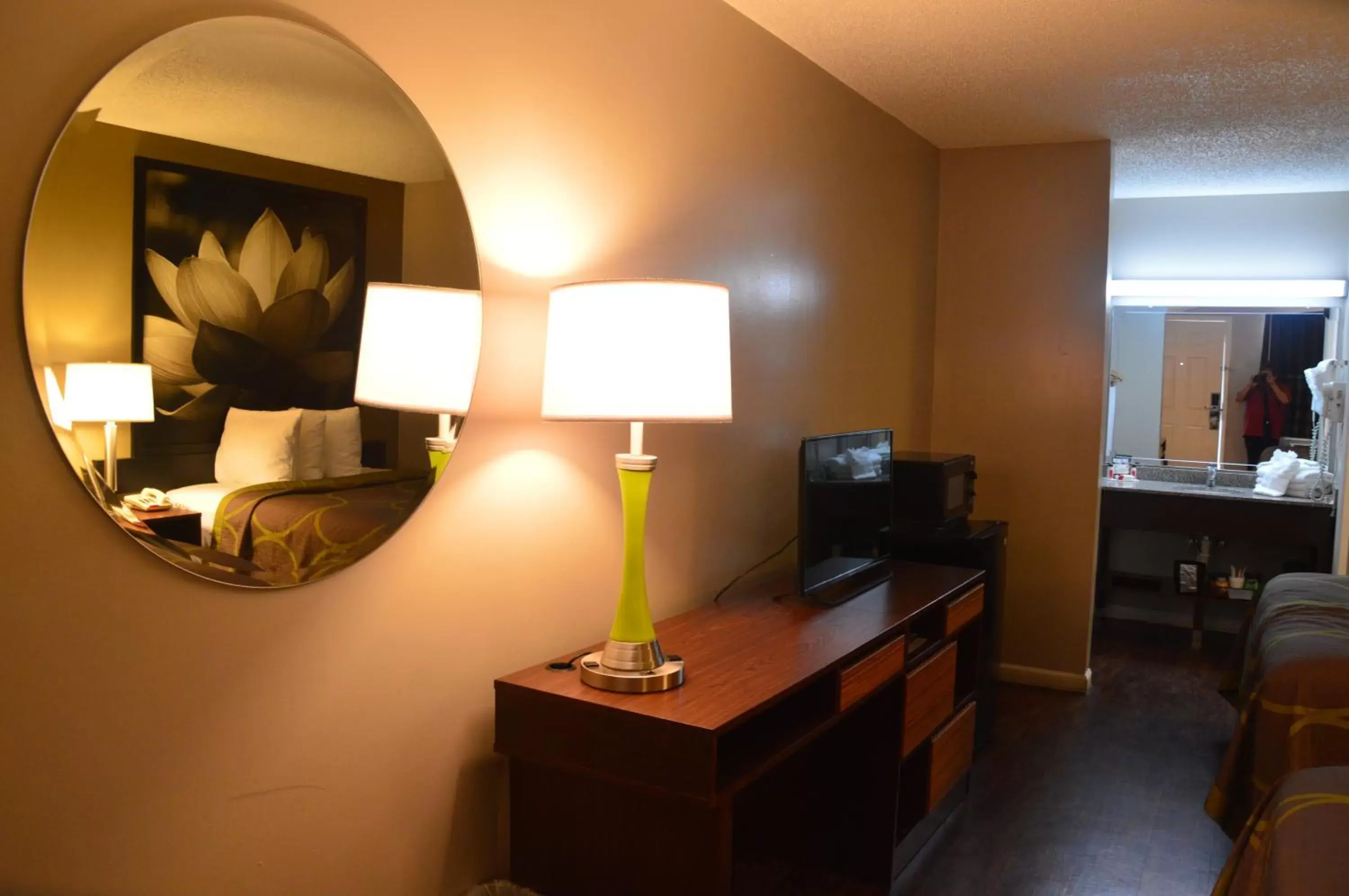 Bedroom, TV/Entertainment Center in Super 8 by Wyndham Madison
