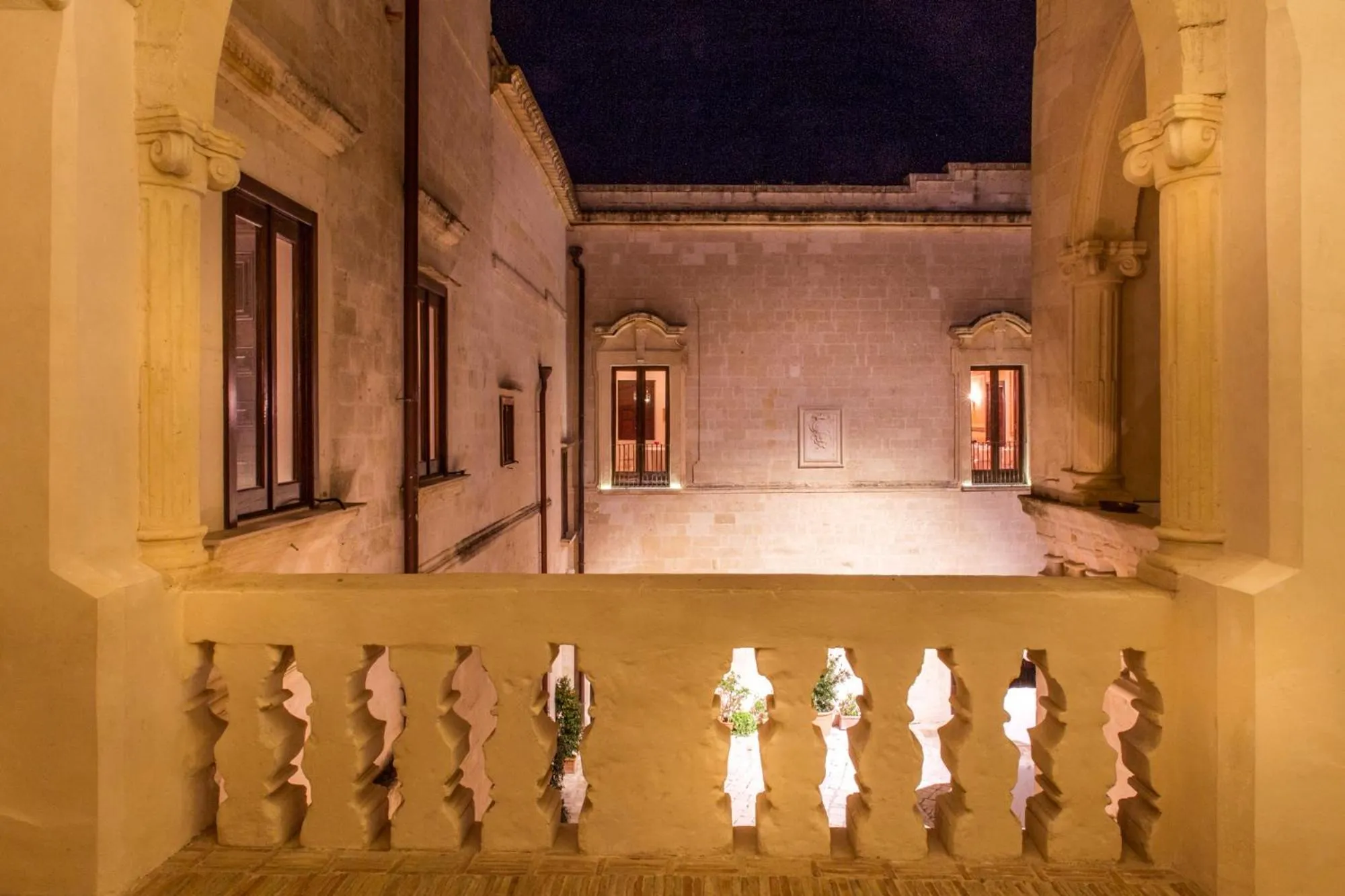 Night in Palazzo Viceconte