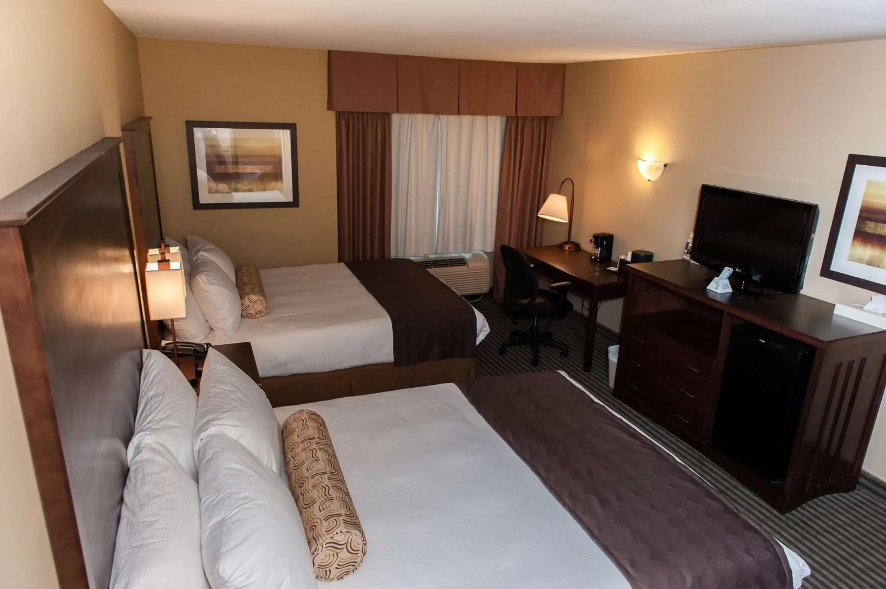 Photo of the whole room, Bed in Best Western Maple Ridge