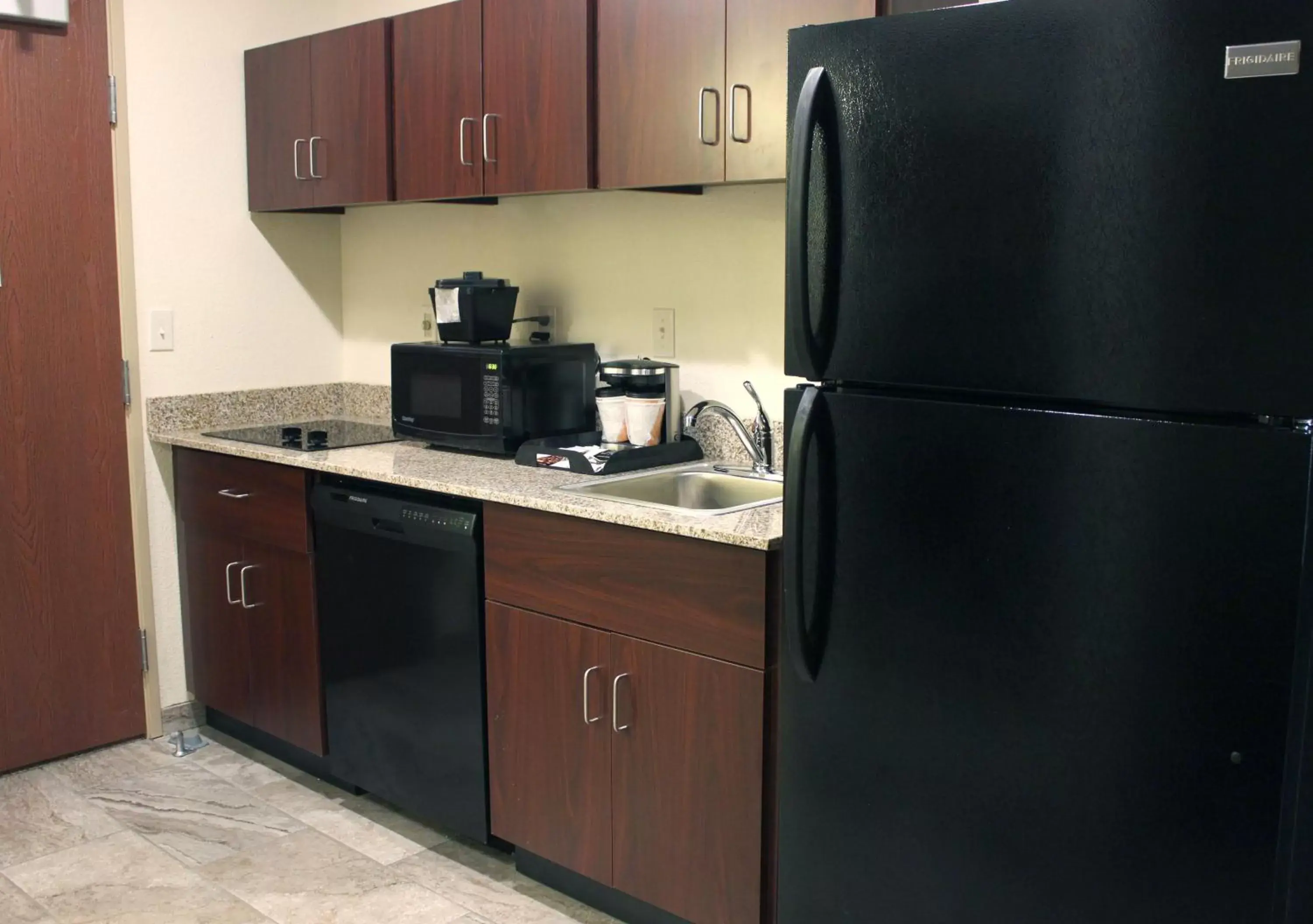 Kitchen or kitchenette, Kitchen/Kitchenette in Cobblestone Inn & Suites - Lamoni