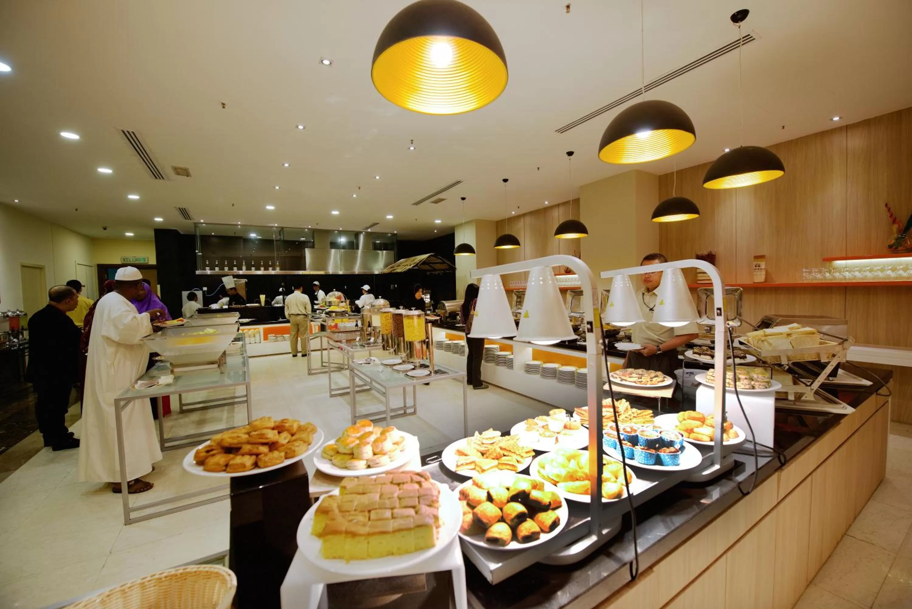 Restaurant/places to eat in Hotel Royal Kuala Lumpur