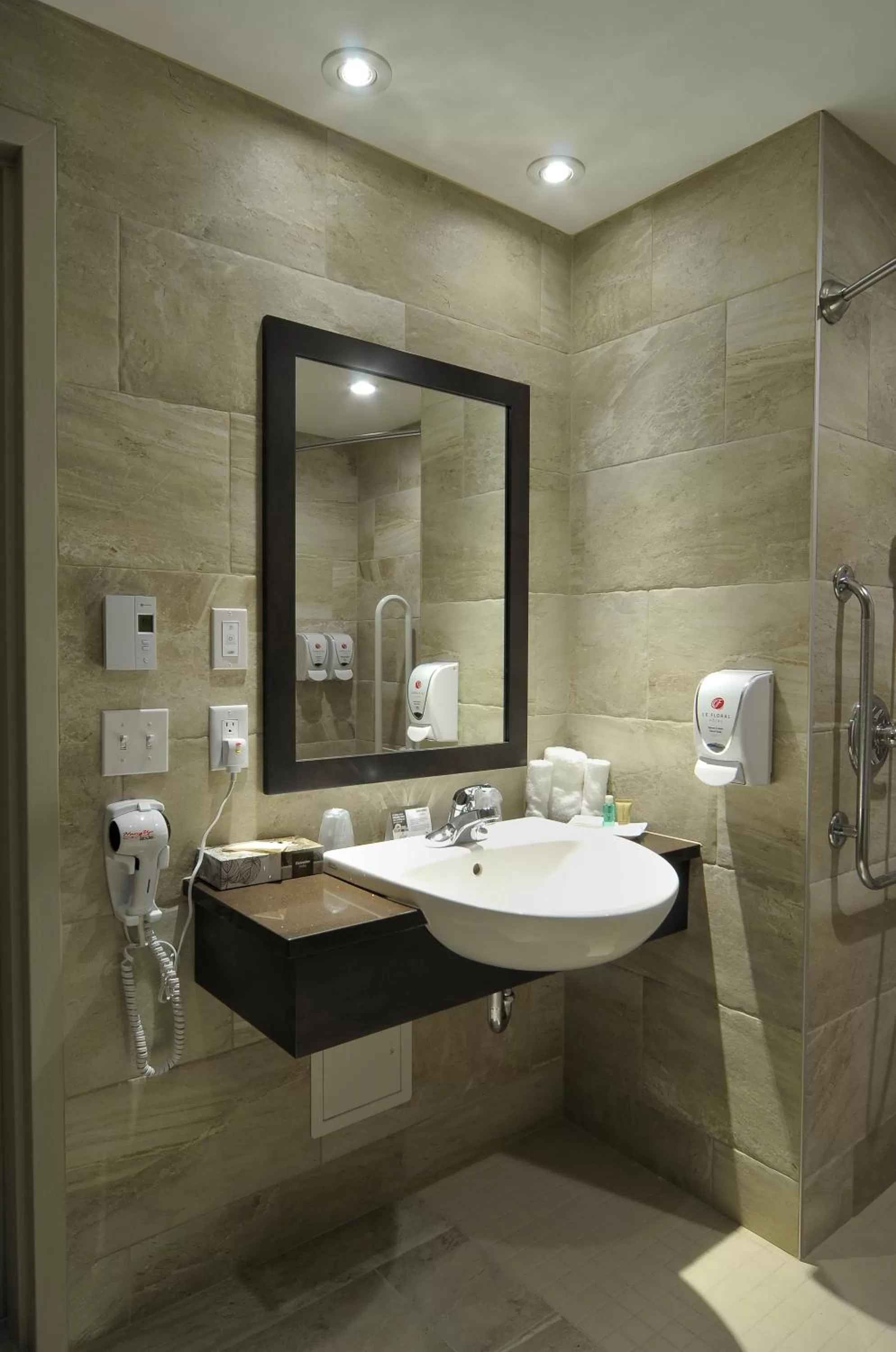 Bathroom in Hôtel Le Floral