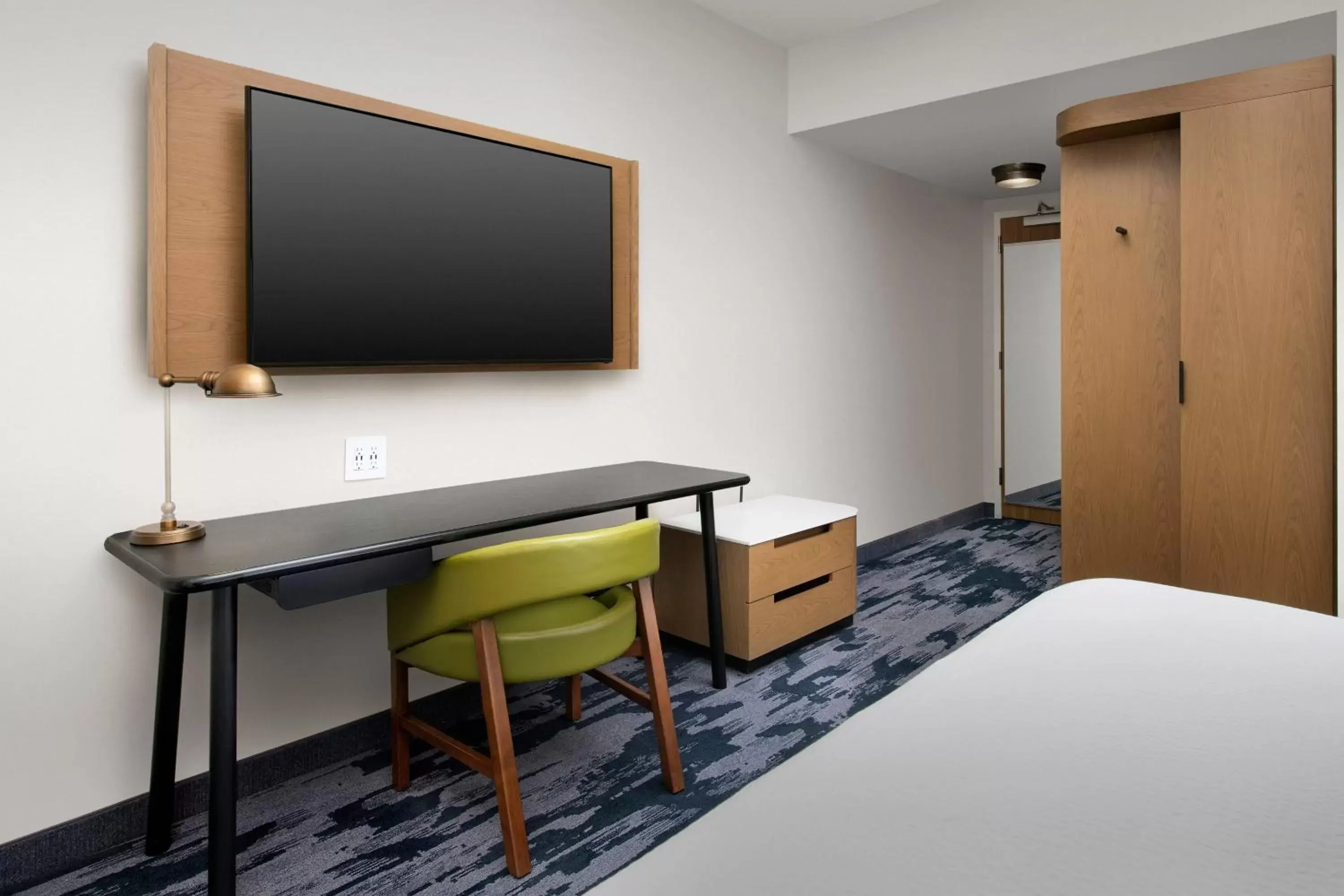 Photo of the whole room, TV/Entertainment Center in Fairfield Inn & Suites by Marriott Knoxville Lenoir City/I-75