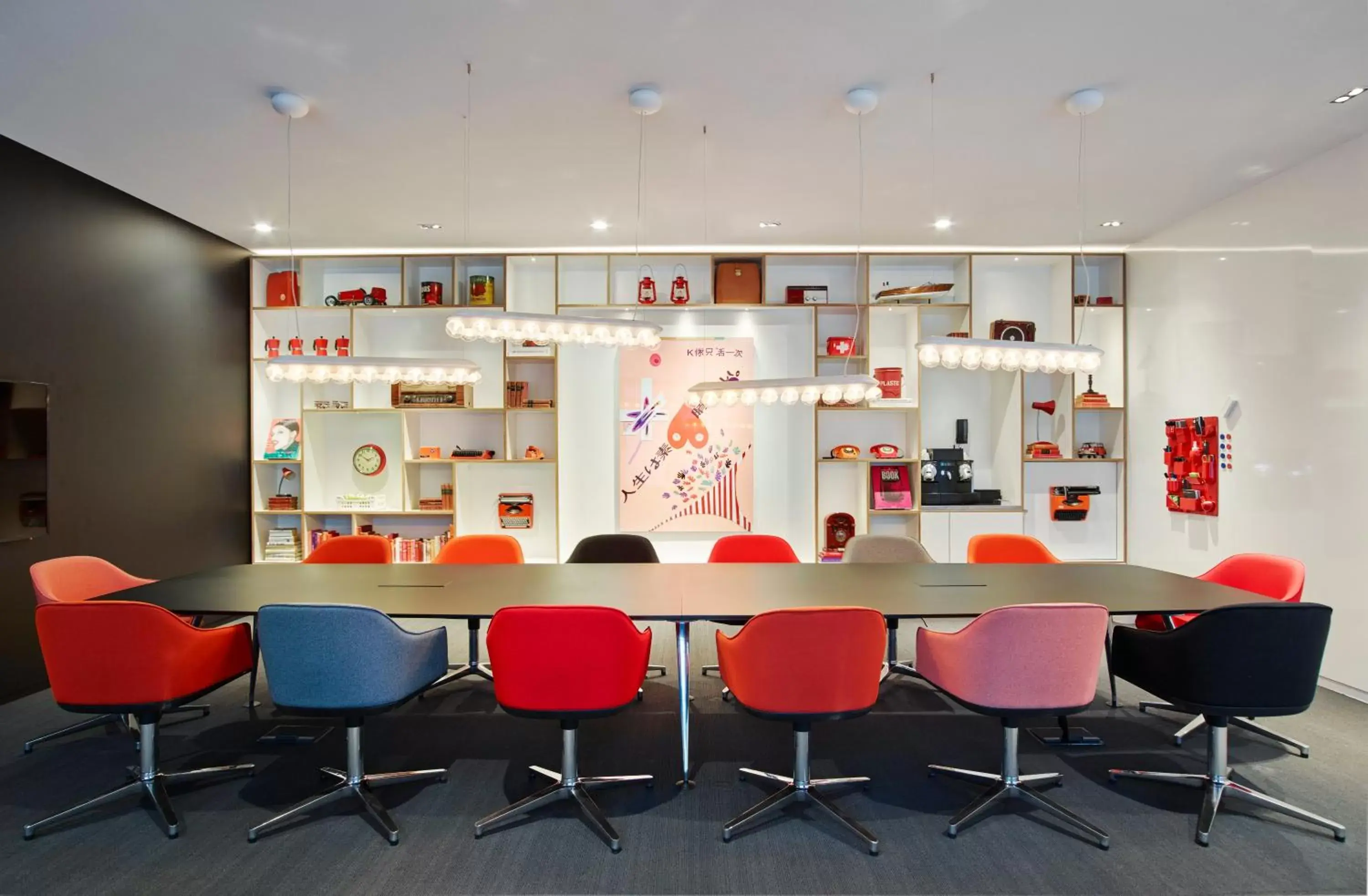 Meeting/conference room in citizenM Schiphol Airport