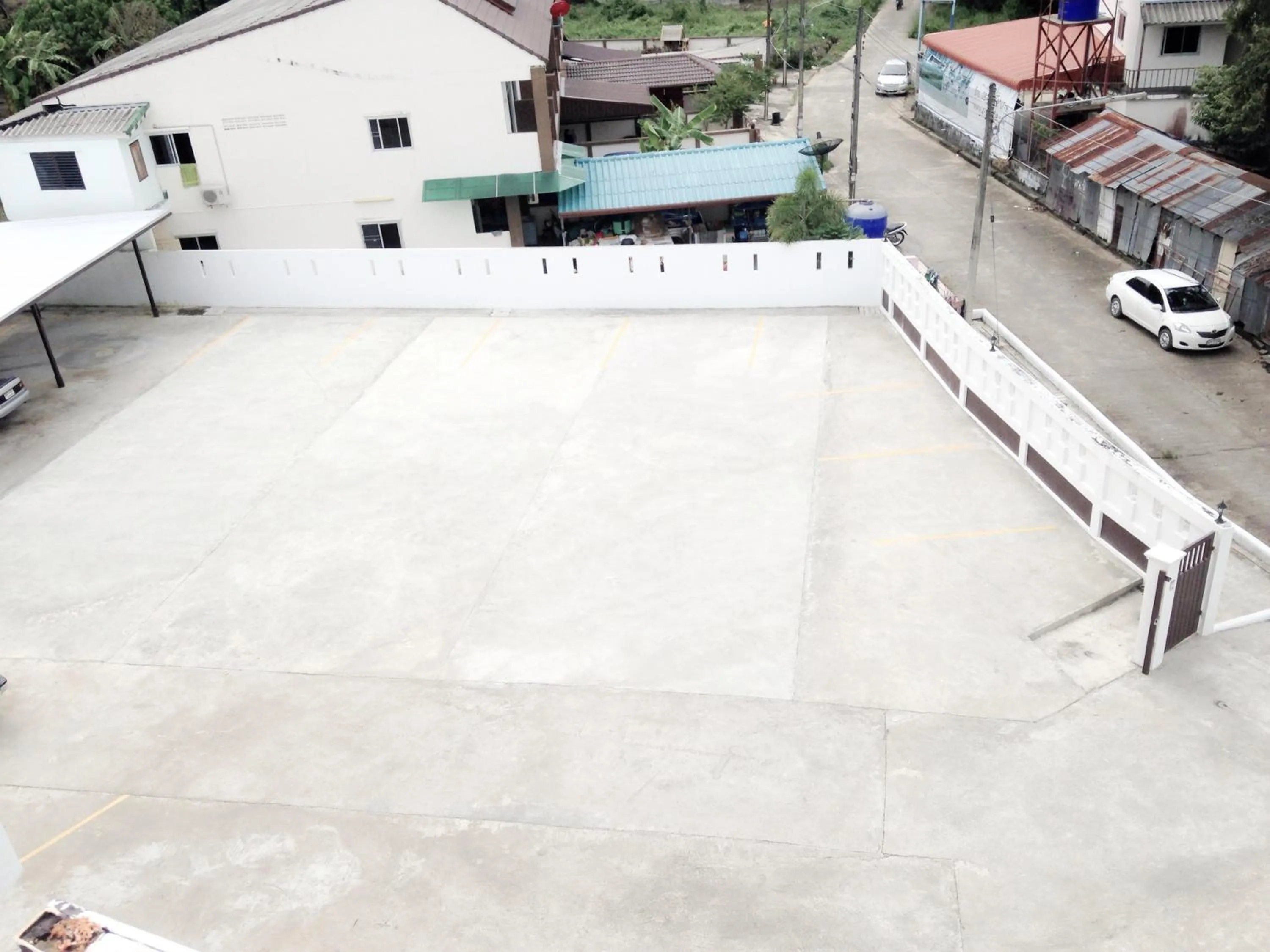 Facade/entrance in Siray House