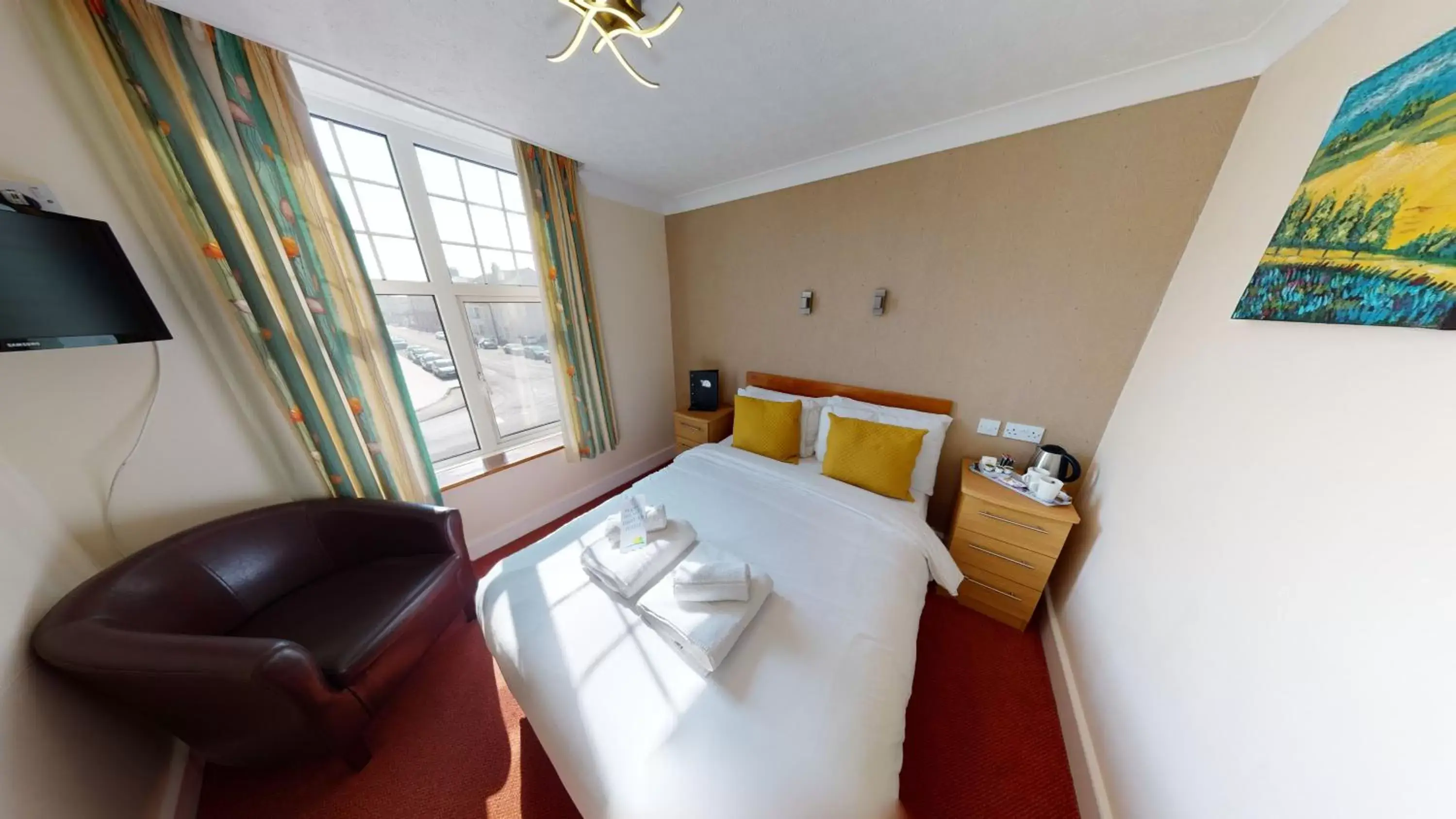 Budget Double Room in Marine Lodge