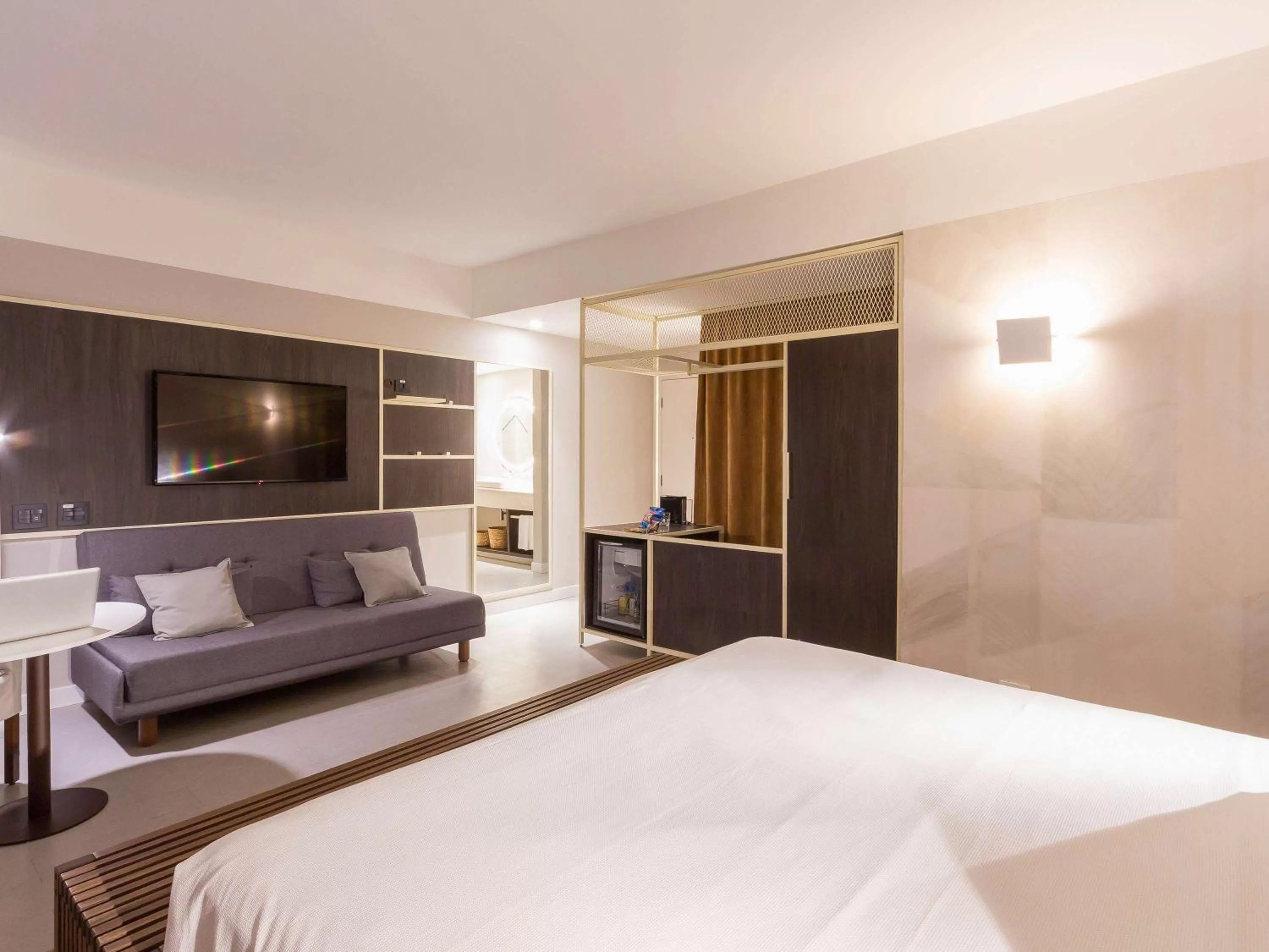 Luxury Family Room with One King Bed and Sofa Bed in Novotel Salvador Rio Vermelho