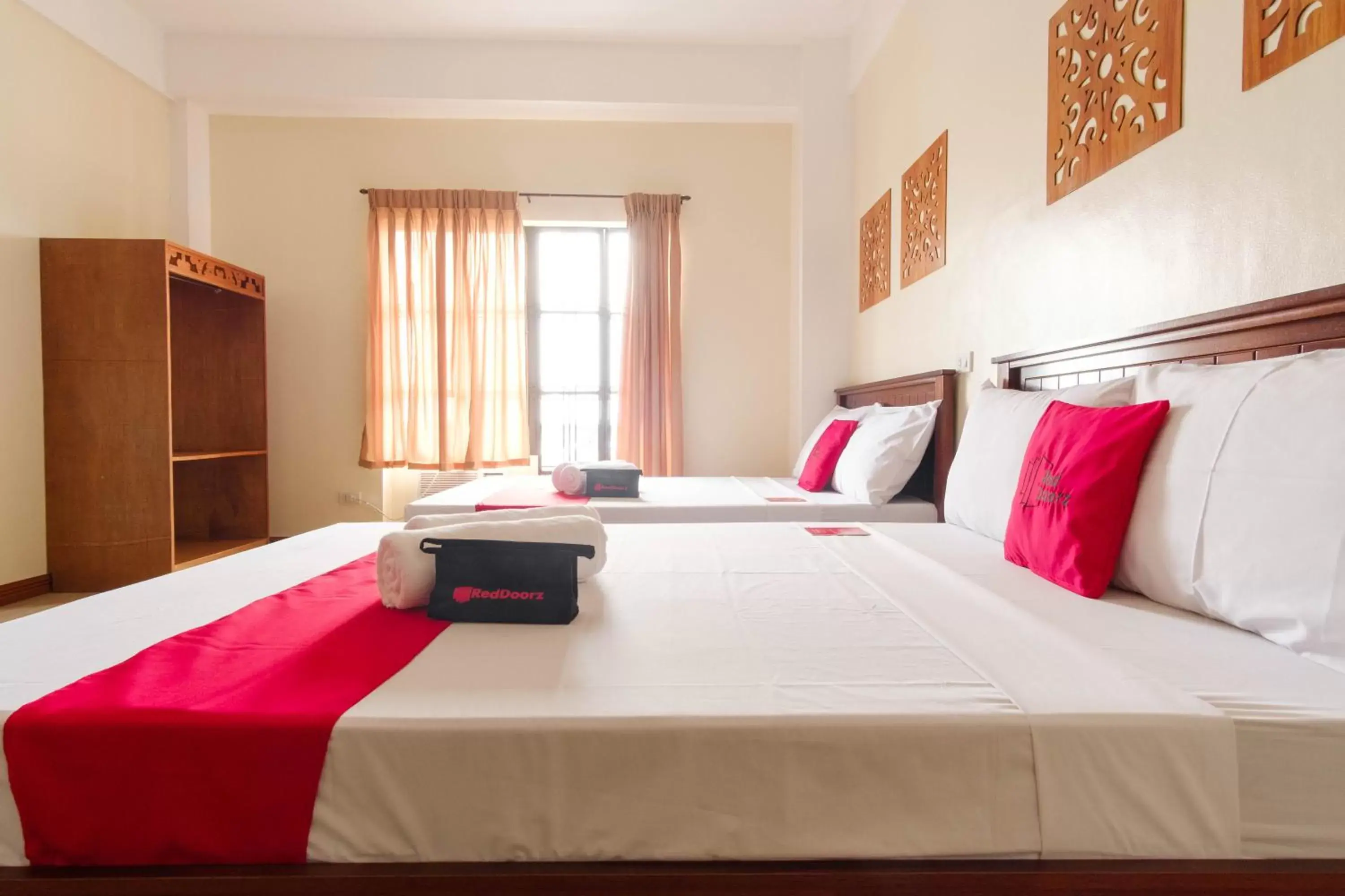 Photo of the whole room, Bed in RedDoorz Plus near Johnson and Johnson Paranaque Photo of the whole room, Bed in RedDoorz Plus near Johnson and Johnson Paranaque