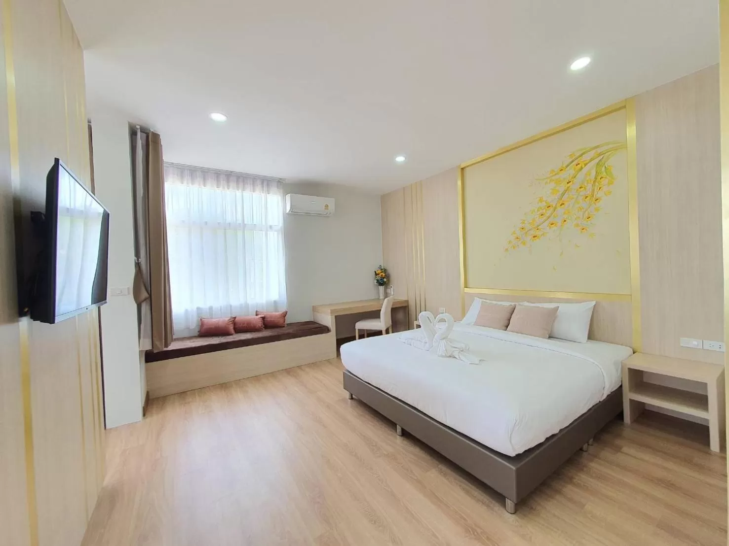 Photo of the whole room, Bed in Lueangchan Orchid Hotel