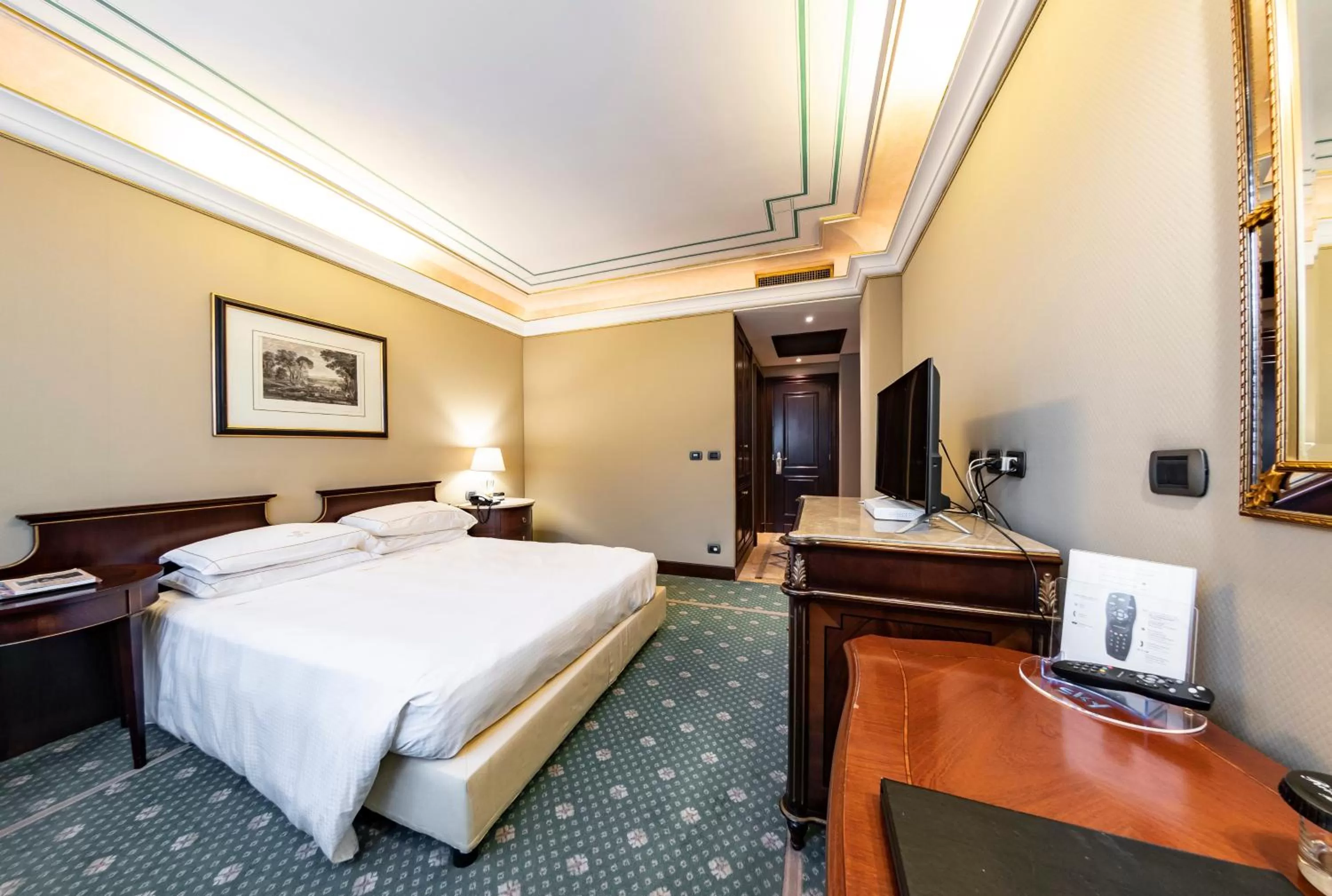 Photo of the whole room, Bed in River Chateau Hotel