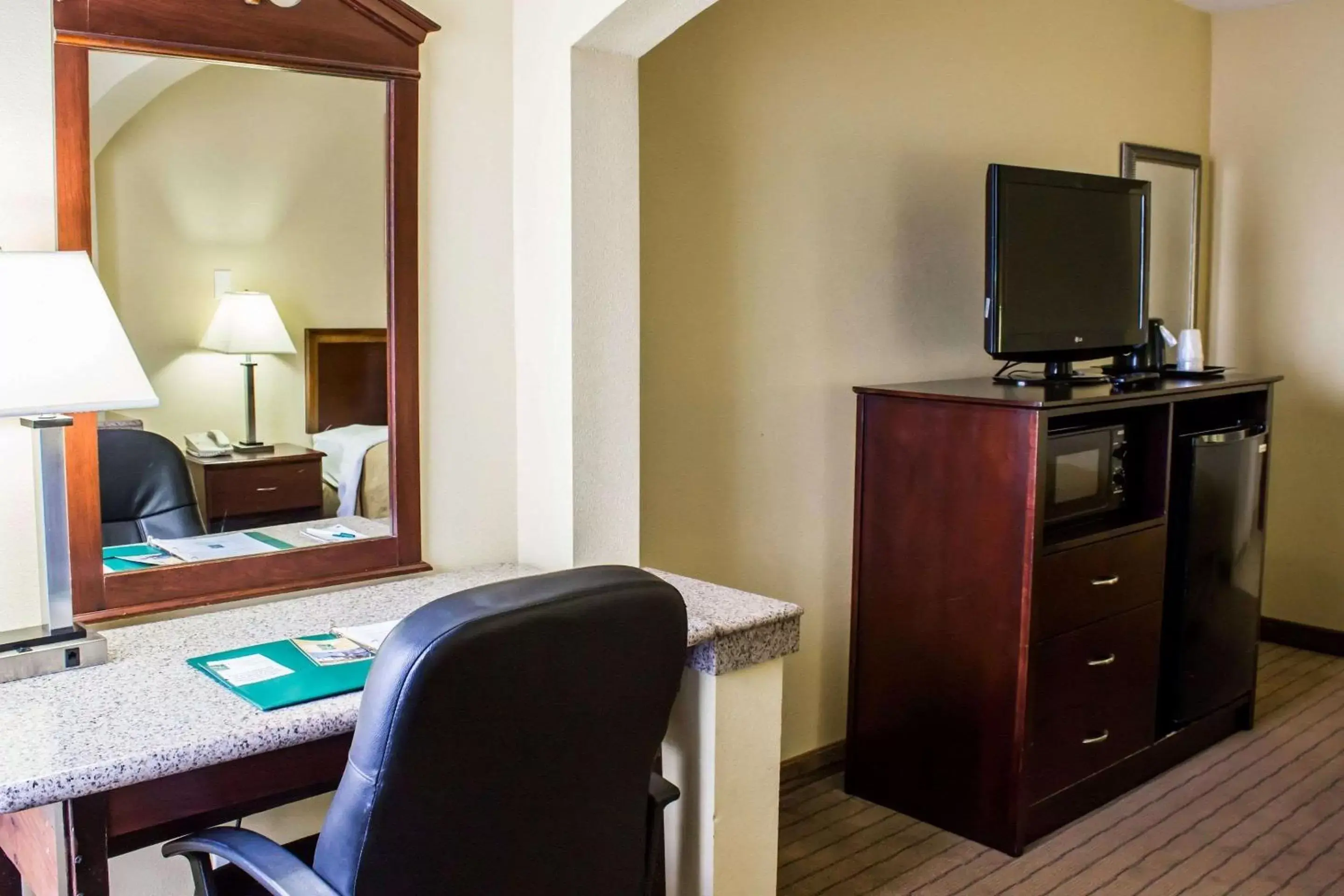 Photo of the whole room, TV/Entertainment Center in Quality Inn Fuquay Varina East