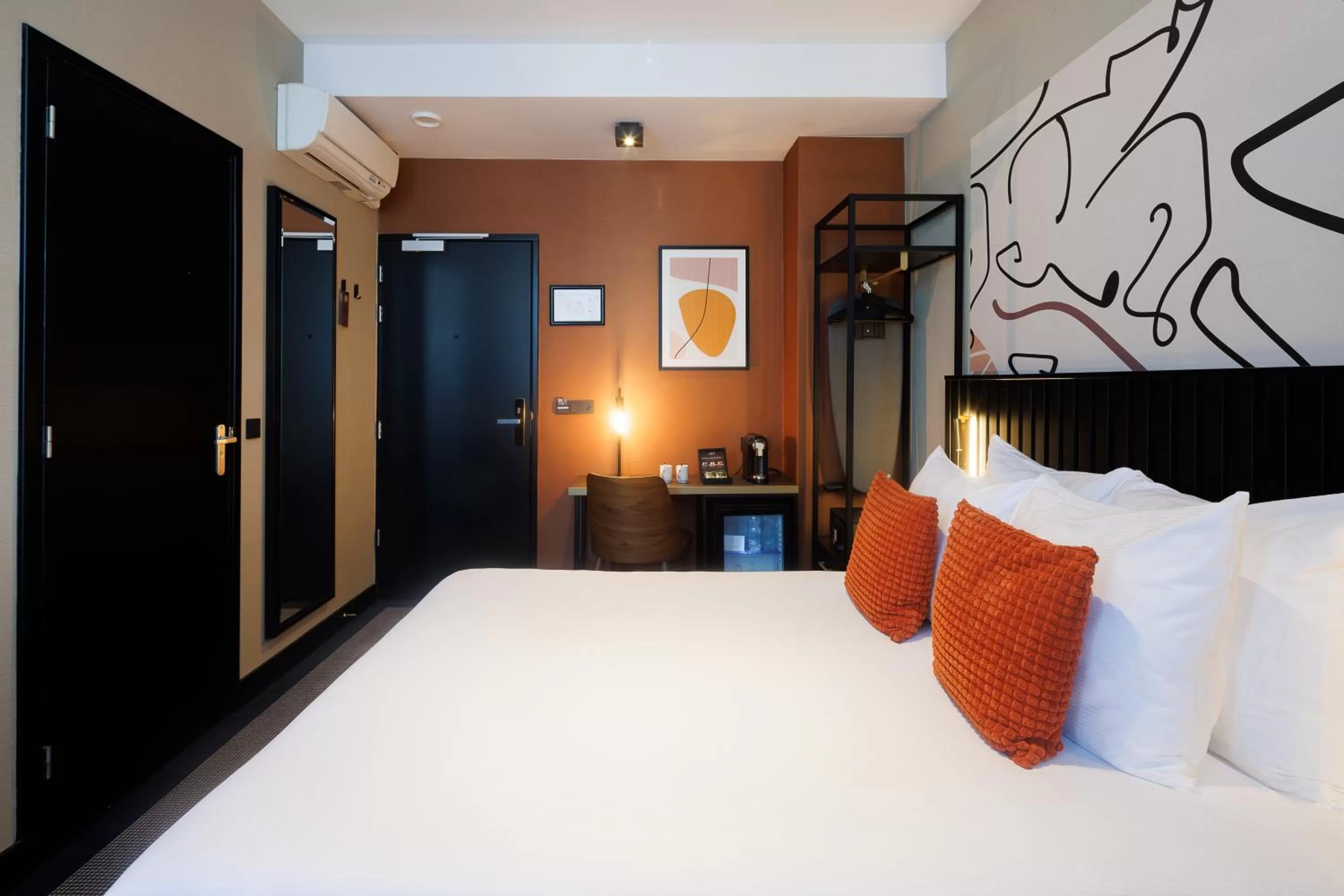 Bed in Huygens Place Amsterdam